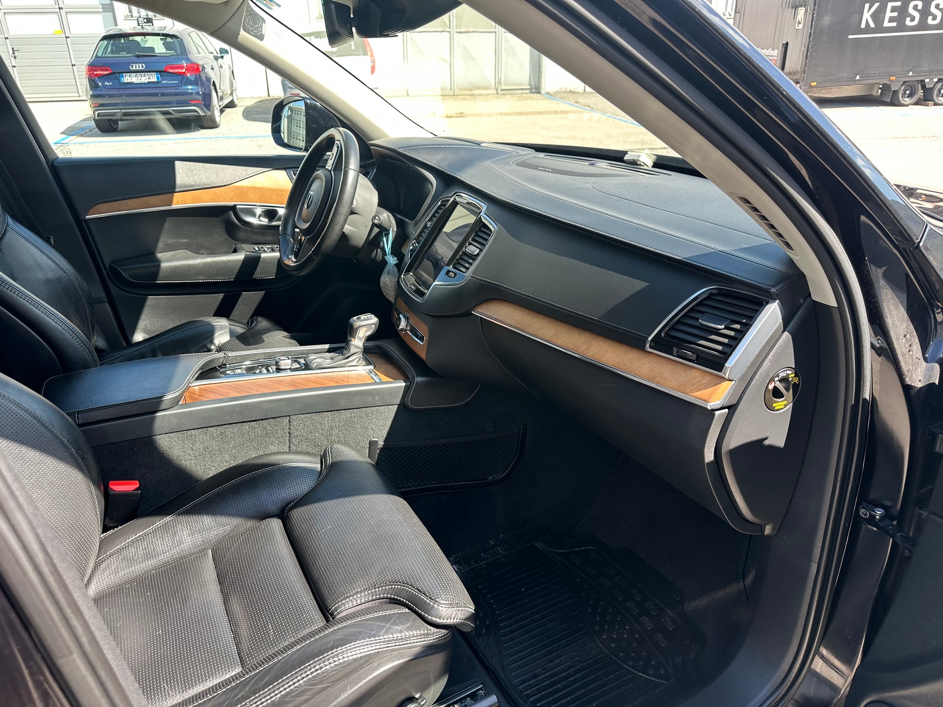 VOLVO XC90 D5 AWD Inscription Geartronic-image-11