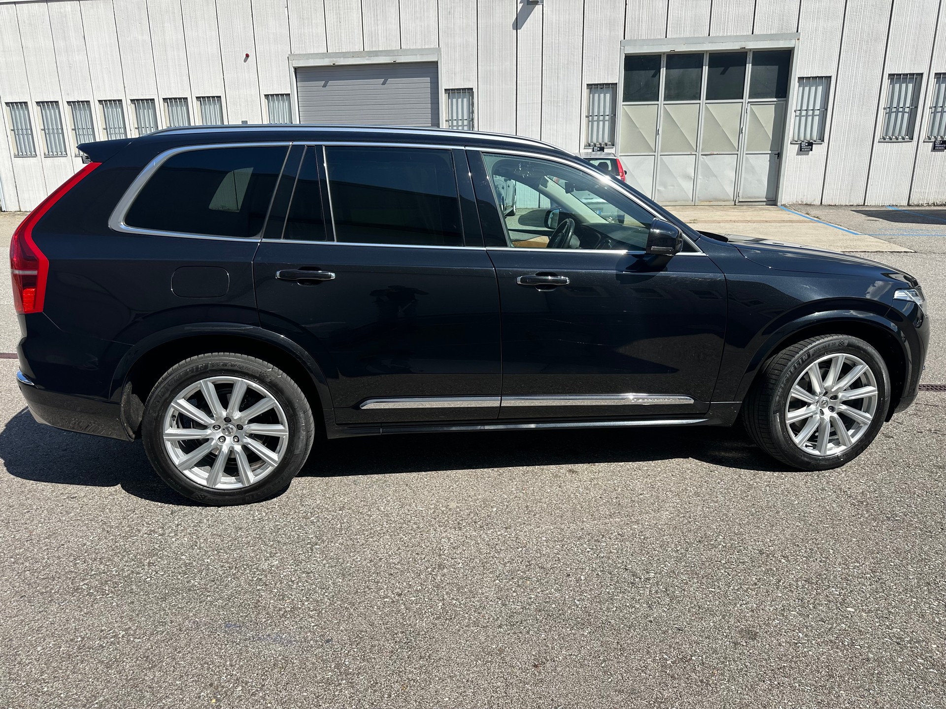 VOLVO XC90 D5 AWD Inscription Geartronic-image-4