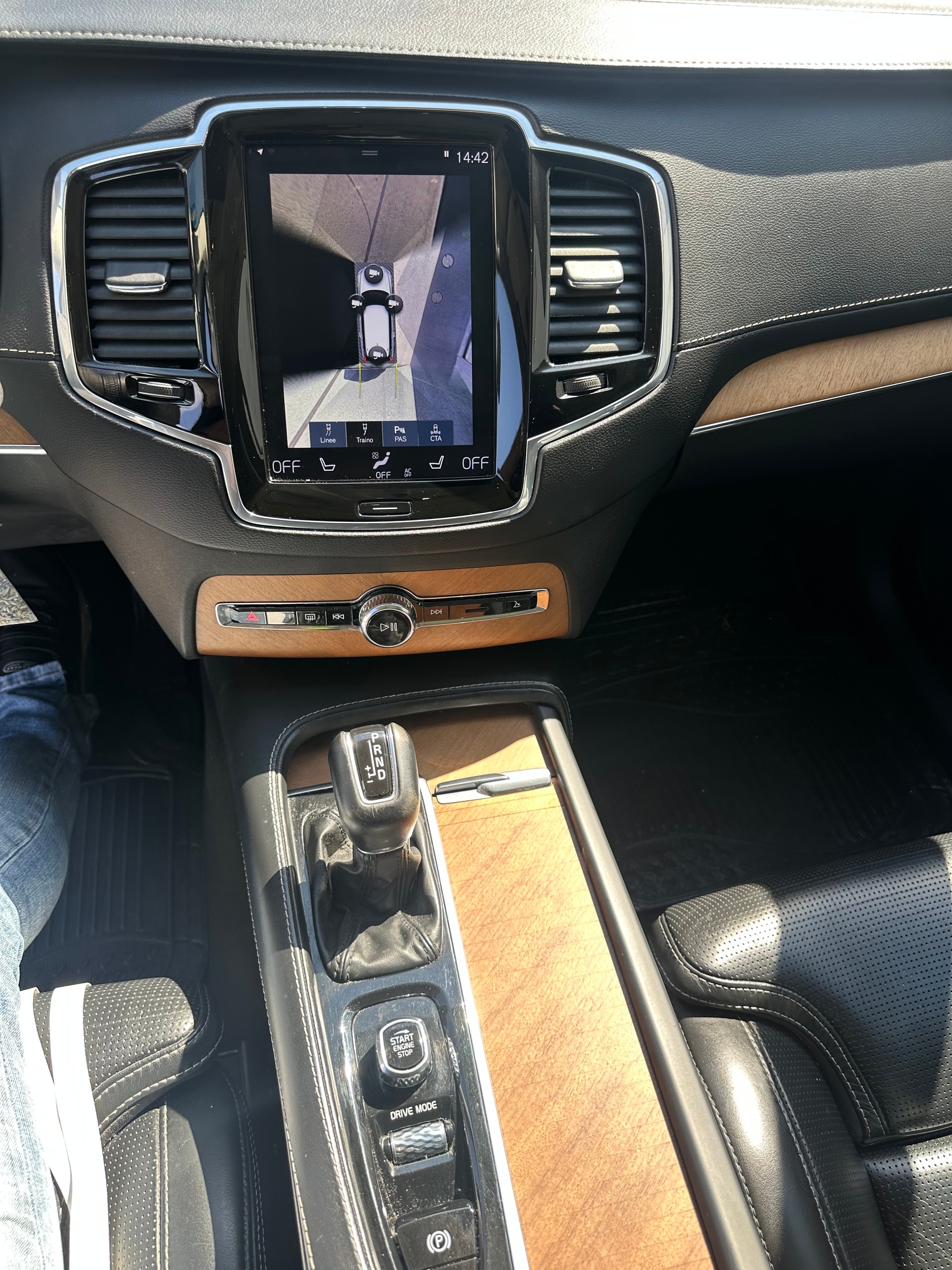 VOLVO XC90 D5 AWD Inscription Geartronic-image-13