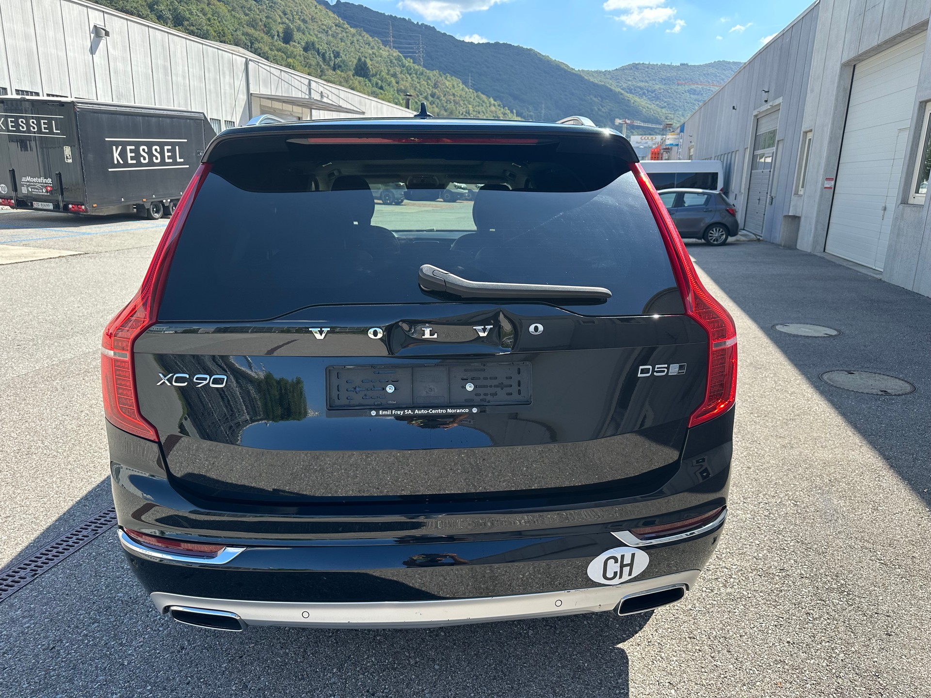 VOLVO XC90 D5 AWD Inscription Geartronic-image-3
