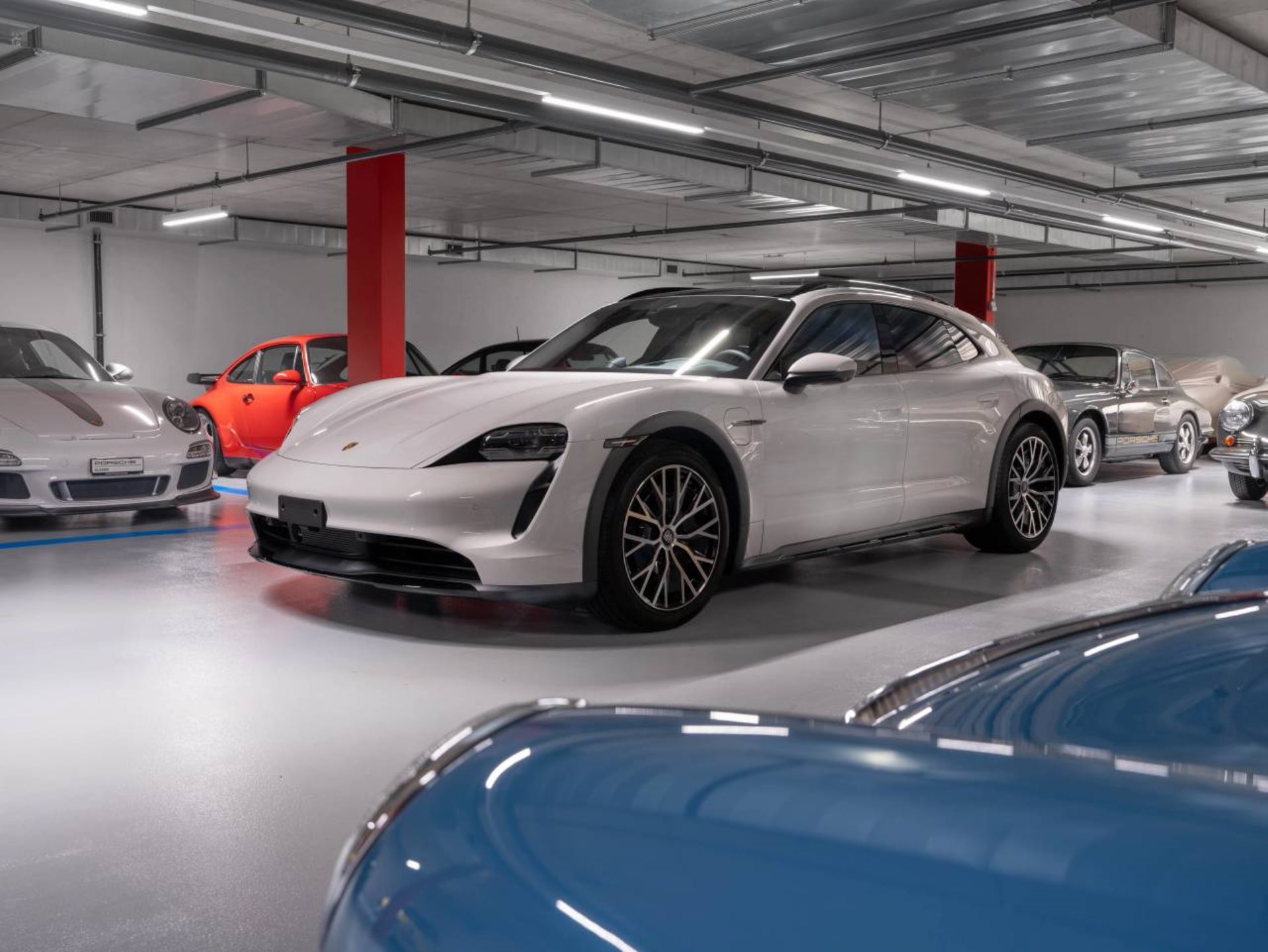 PORSCHE Taycan 4 Cross Turismo