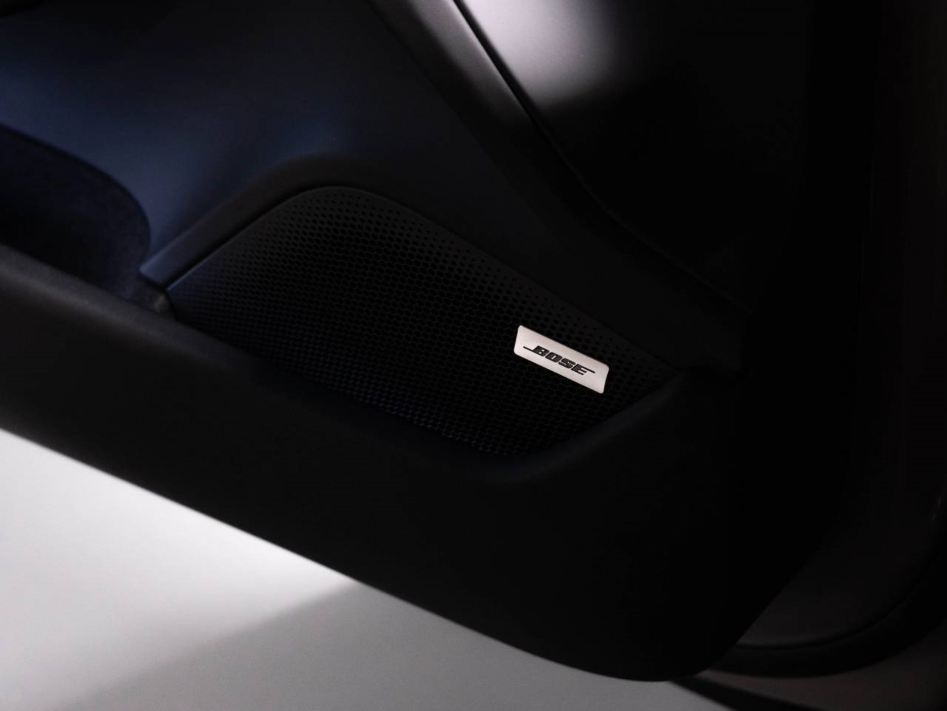 PORSCHE Taycan 4 Cross Turismo-image-10