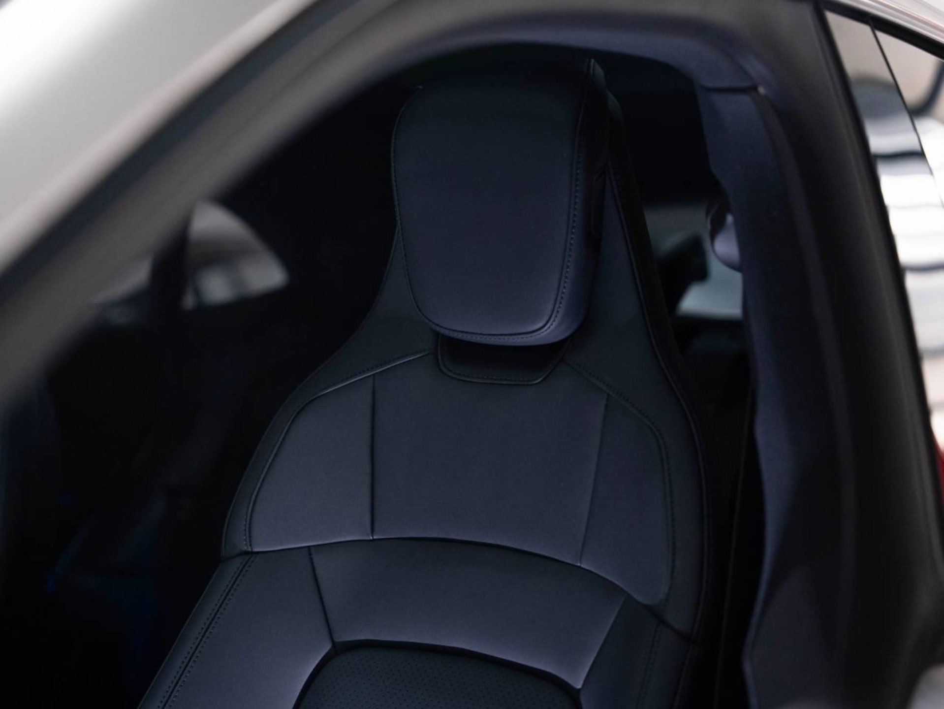 PORSCHE Taycan 4 Cross Turismo-image-16
