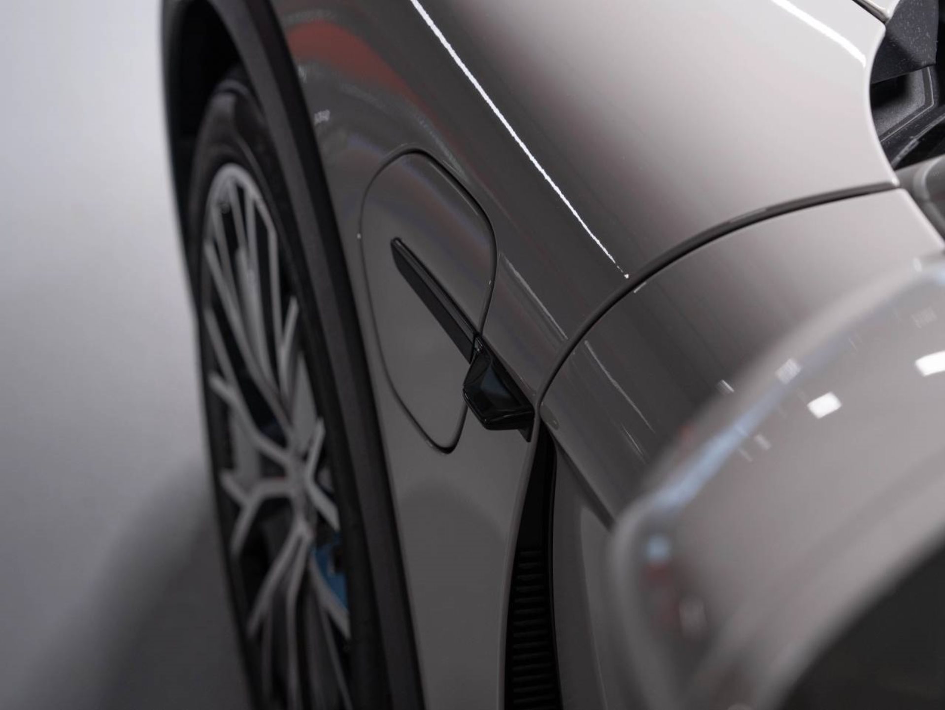 PORSCHE Taycan 4 Cross Turismo-image-19