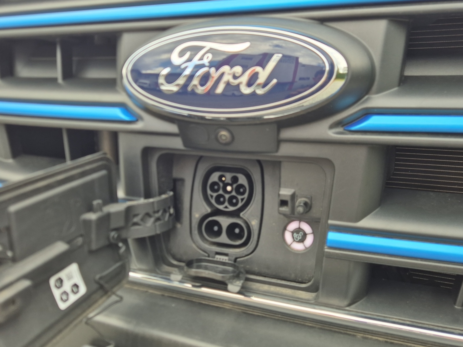 FORD E-Transit Van 350 L2H3 68kWh Trend-image-22