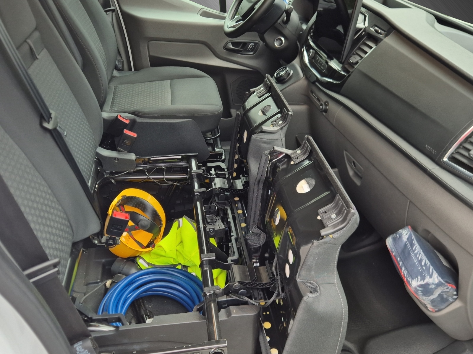 FORD E-Transit Van 350 L2H3 68kWh Trend-image-10