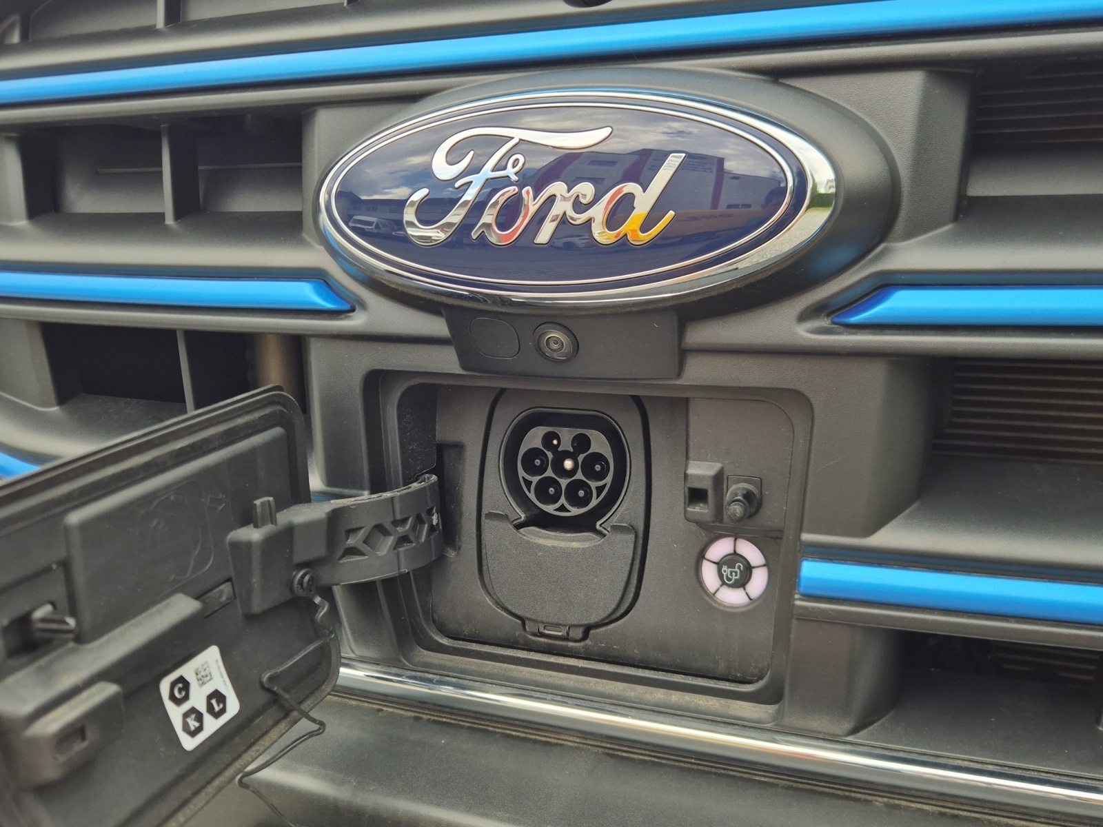 FORD E-Transit Van 350 L2H3 68kWh Trend-image-23
