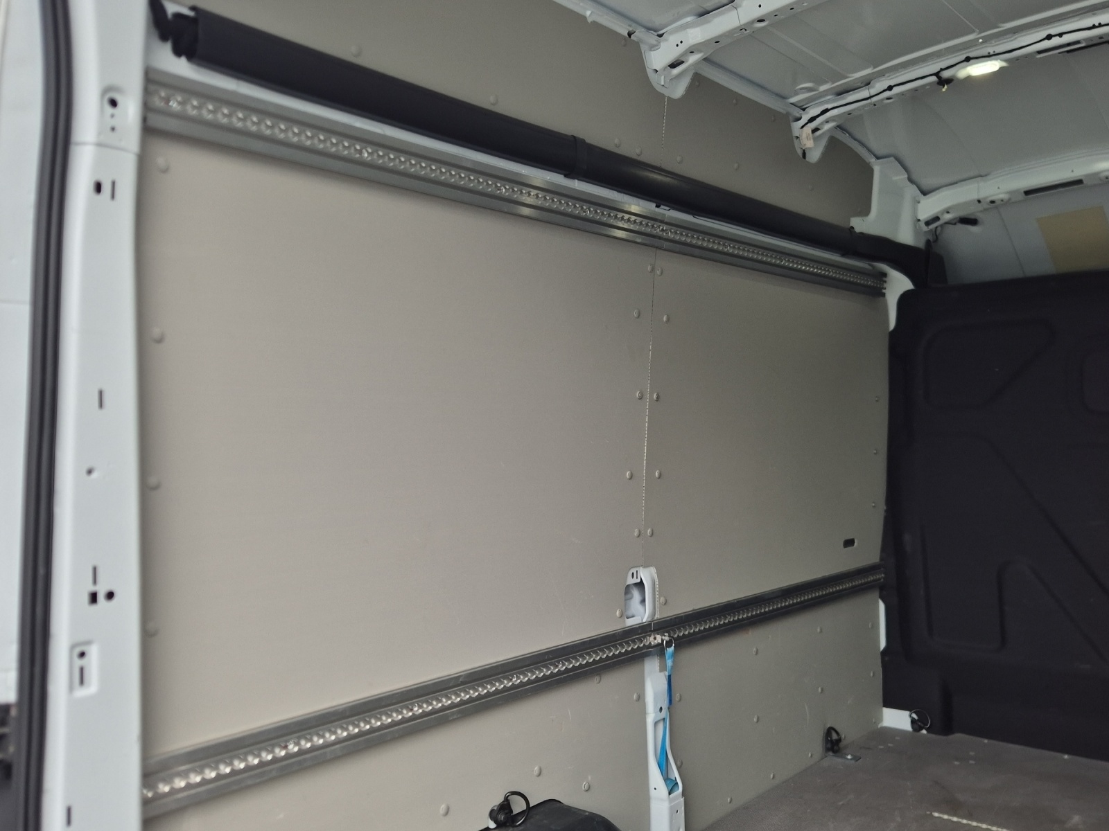 FORD E-Transit Van 350 L2H3 68kWh Trend-image-20