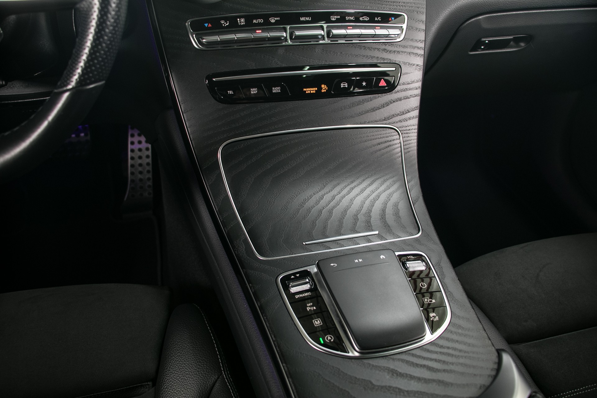 MERCEDES-BENZ GLC 220 d AMG Line 4Matic 9G-Tronic-image-9