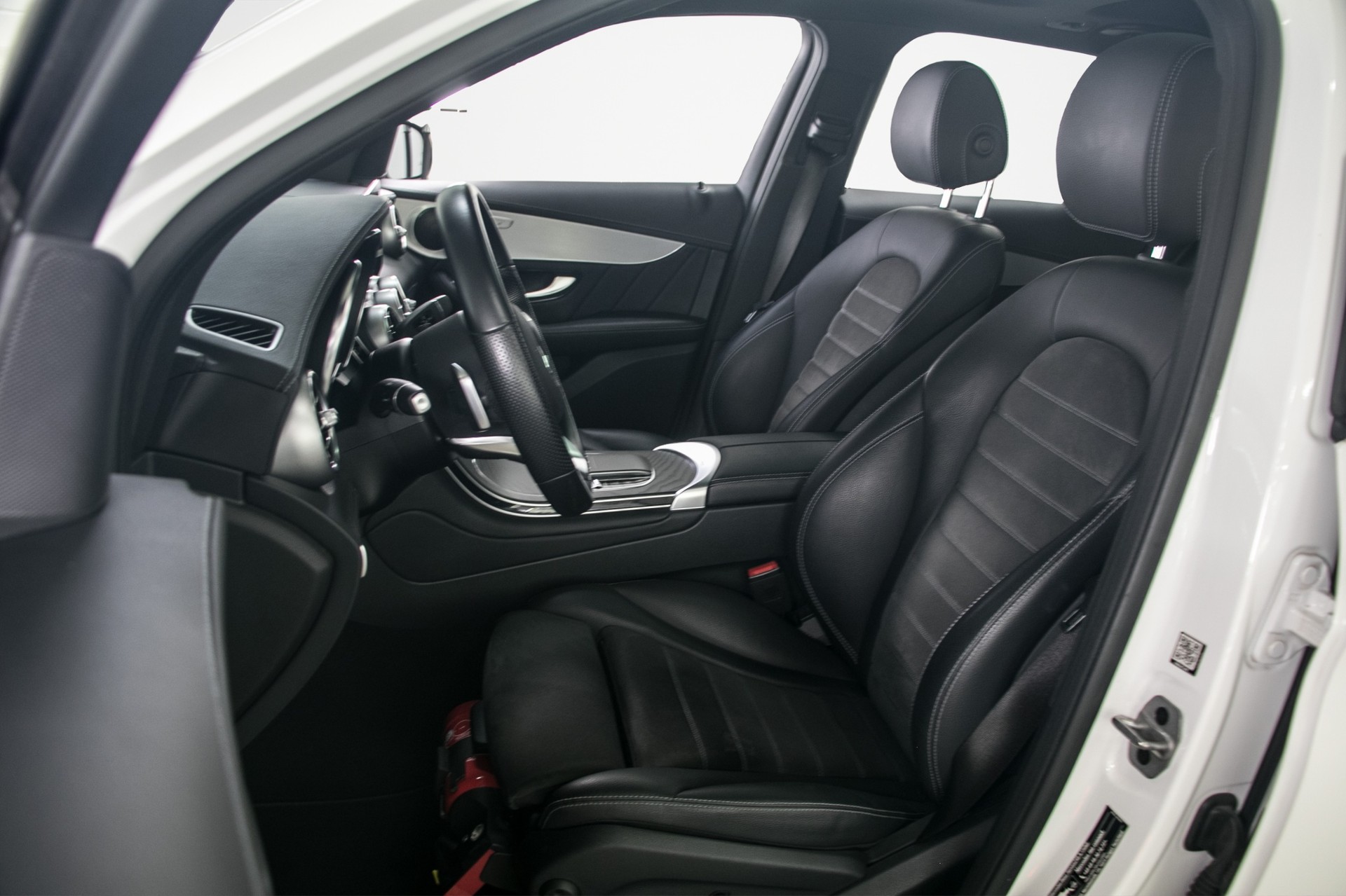 MERCEDES-BENZ GLC 220 d AMG Line 4Matic 9G-Tronic-image-13