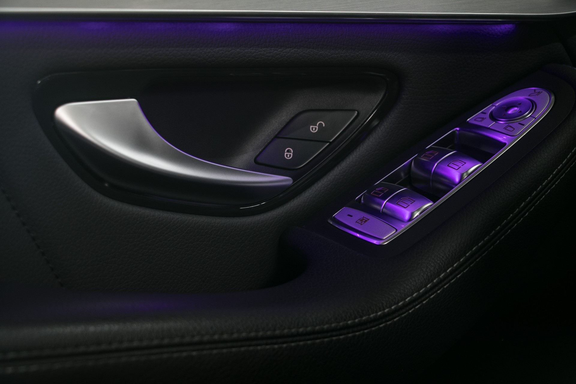 MERCEDES-BENZ GLC 220 d AMG Line 4Matic 9G-Tronic-image-8