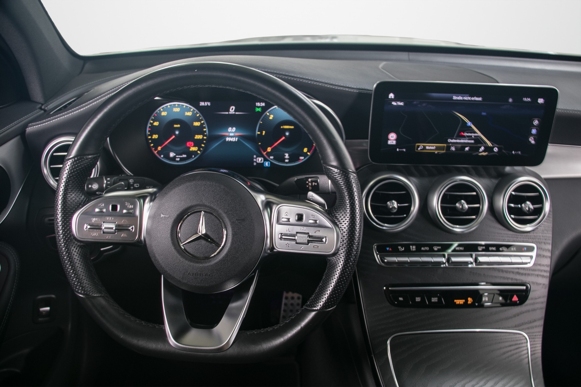 MERCEDES-BENZ GLC 220 d AMG Line 4Matic 9G-Tronic-image-4