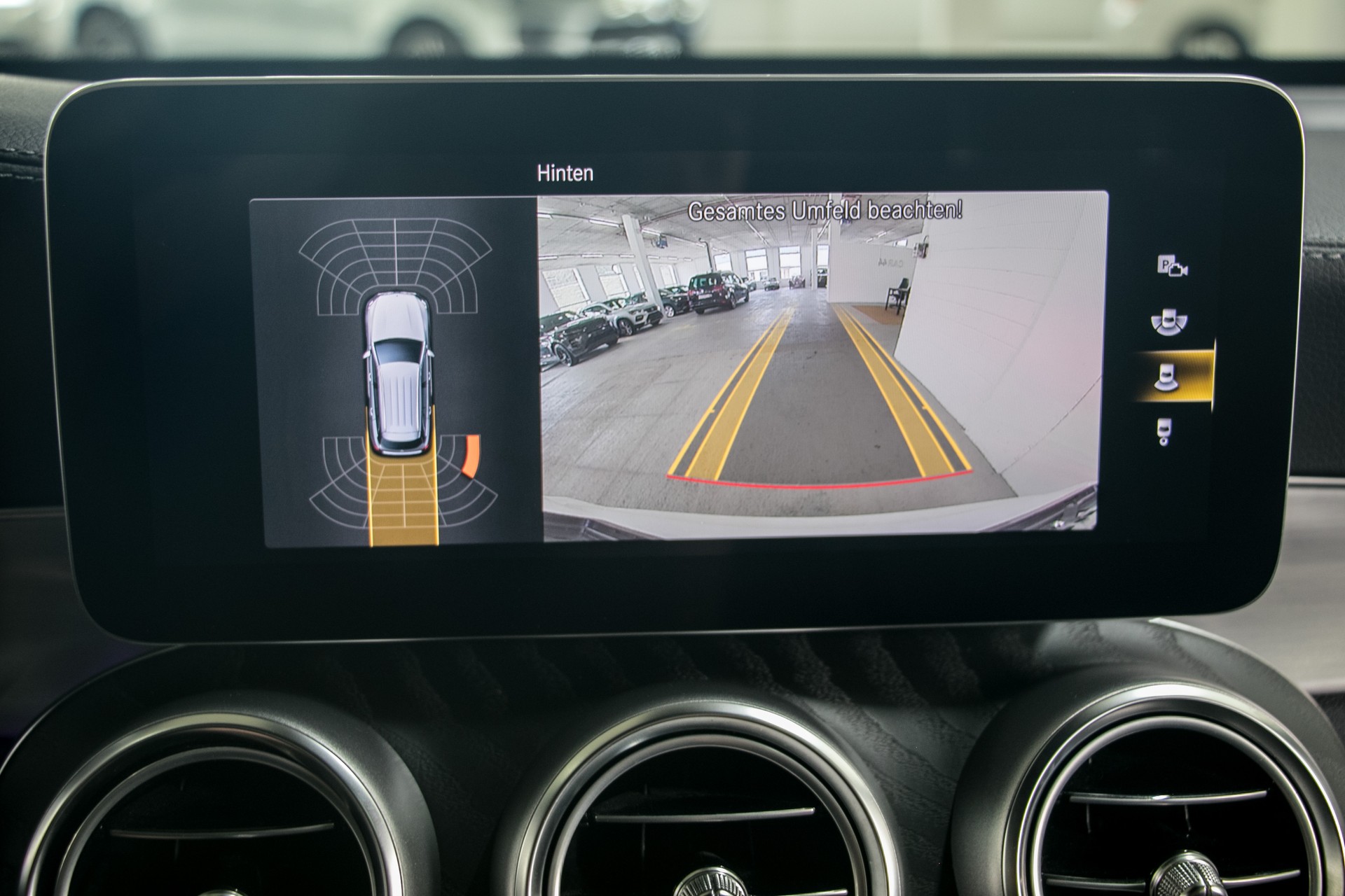 MERCEDES-BENZ GLC 220 d AMG Line 4Matic 9G-Tronic-image-11