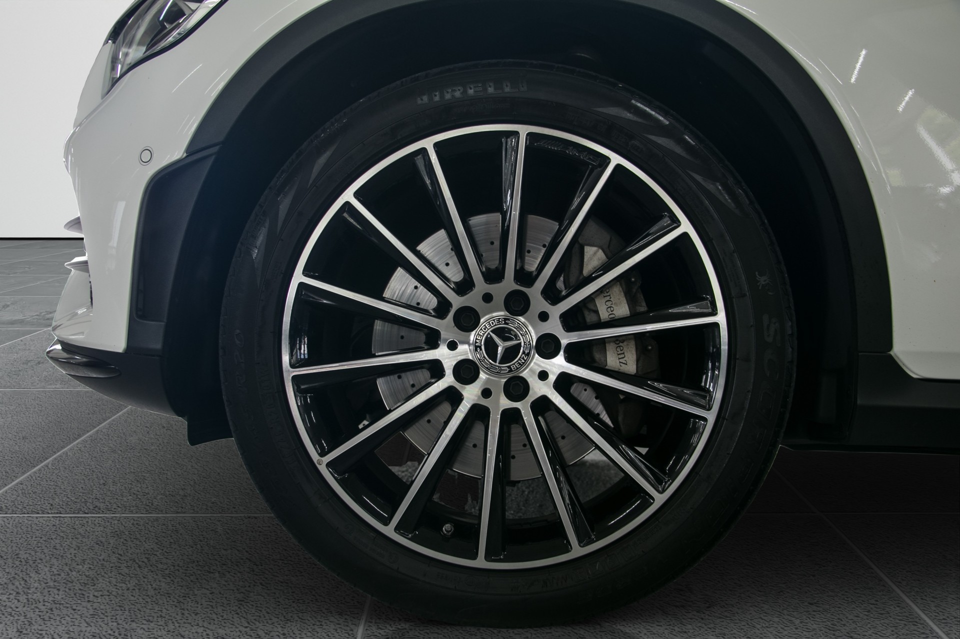MERCEDES-BENZ GLC 220 d AMG Line 4Matic 9G-Tronic-image-19
