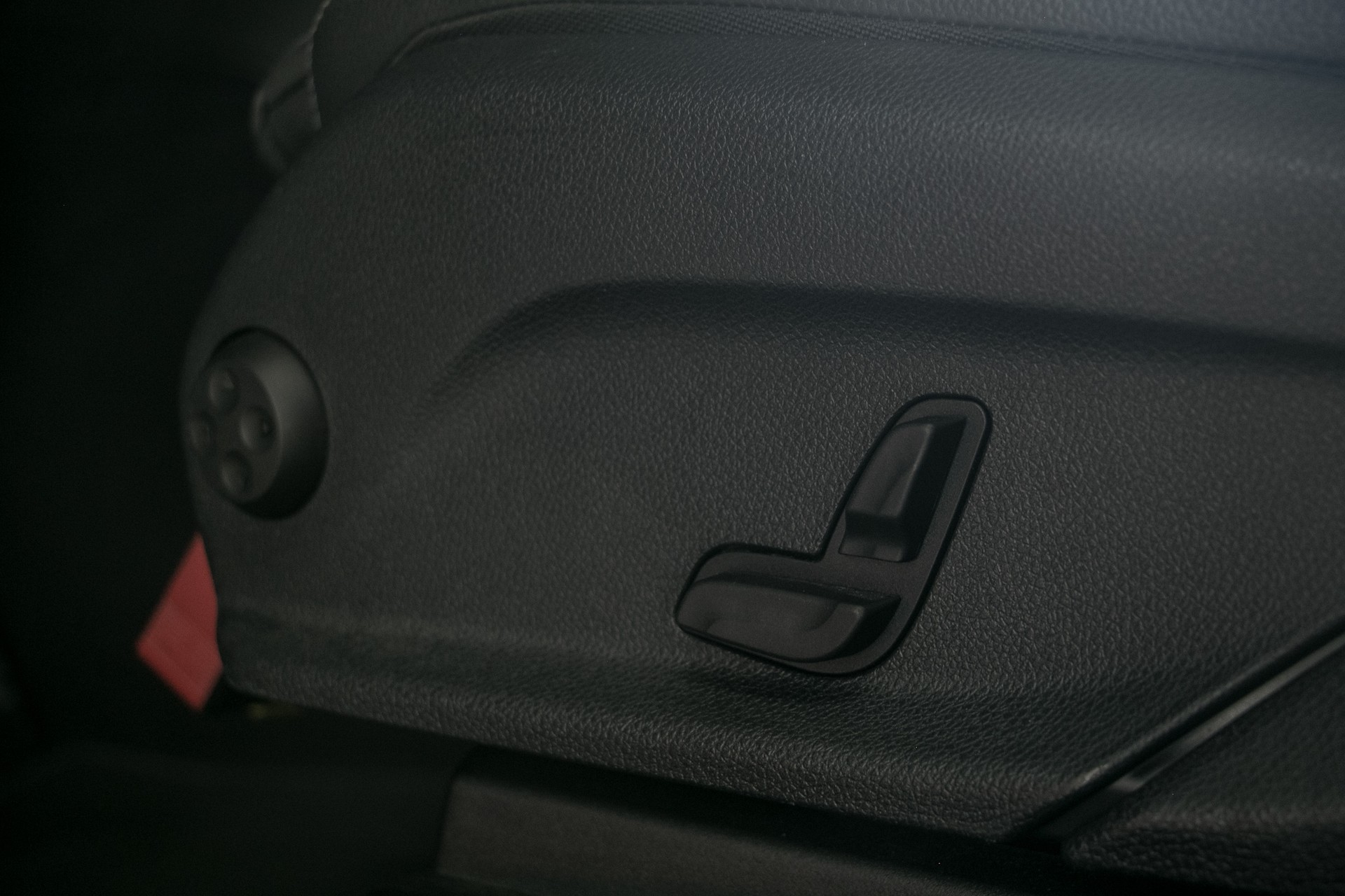 MERCEDES-BENZ GLC 220 d AMG Line 4Matic 9G-Tronic-image-12