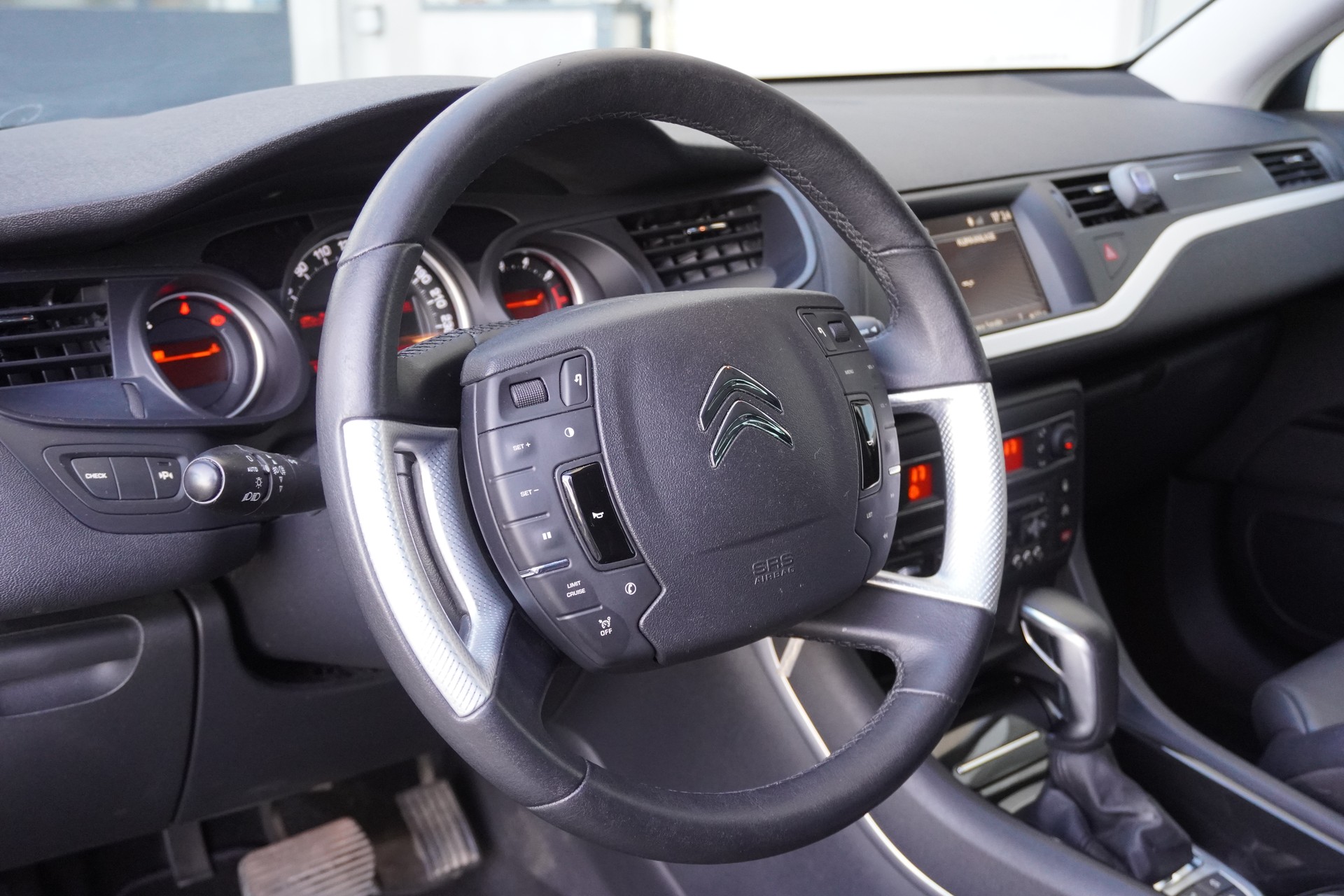 CITROEN C5 Tourer 1.6 Turbo Exclusive Automatic-image-8