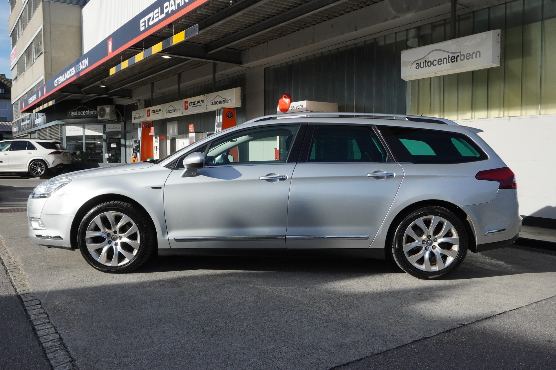 CITROEN C5 Tourer 1.6 Turbo Exclusive Automatic-image-6