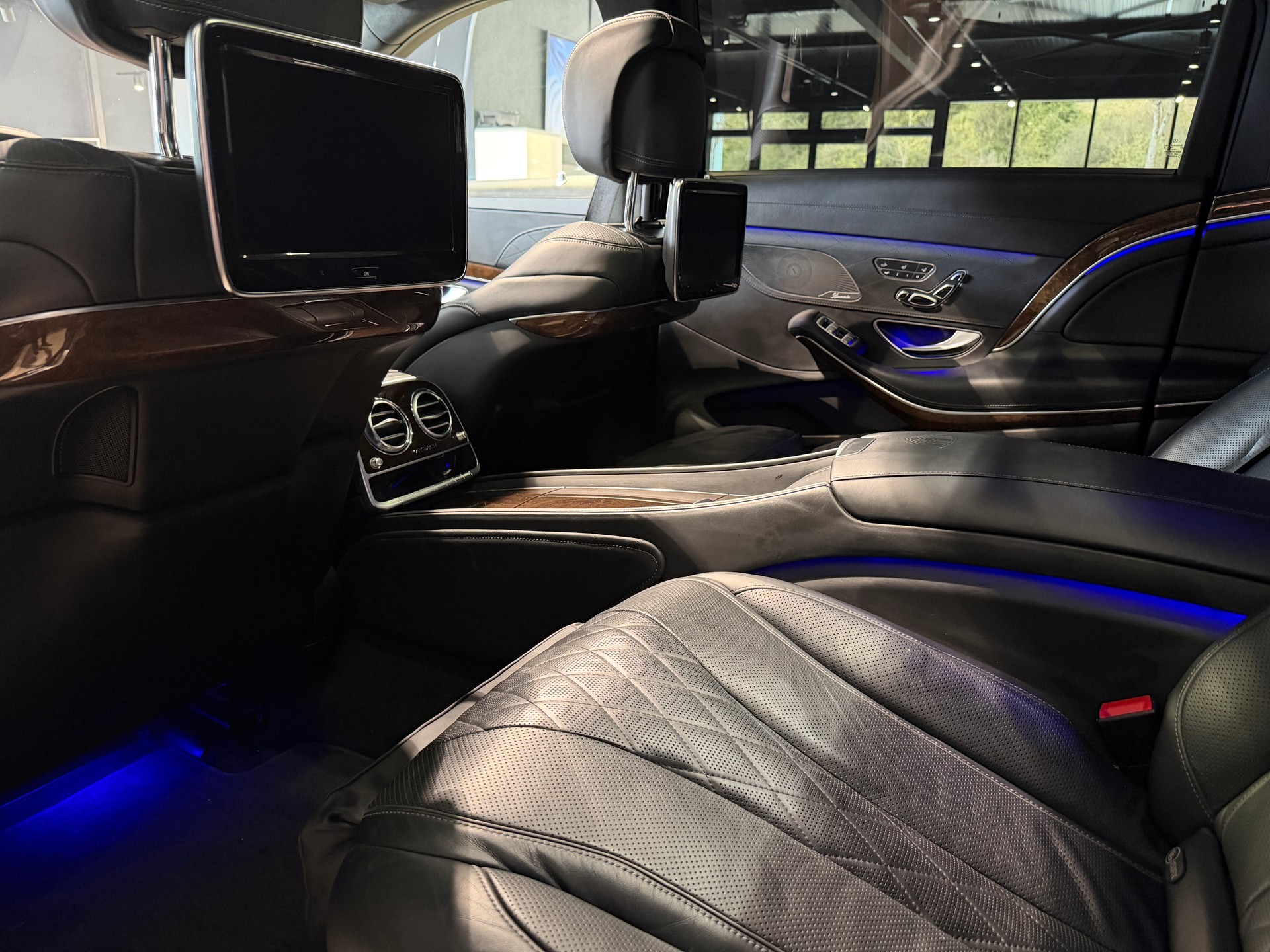 MERCEDES-BENZ S 500 Maybach 4Matic 9G-Tronic-image-15