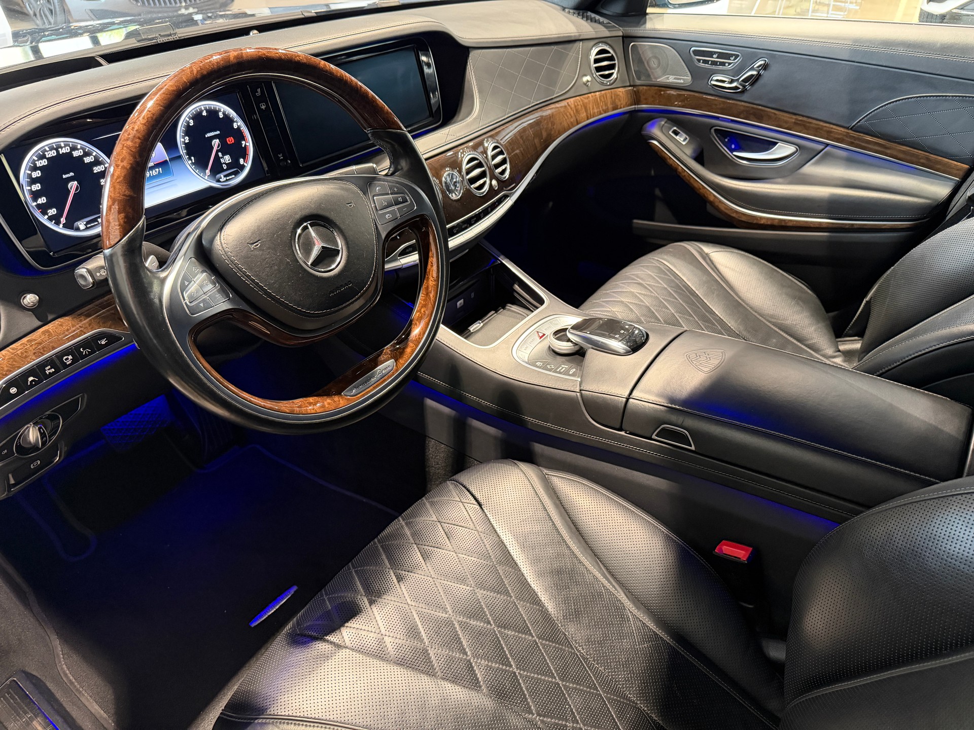 MERCEDES-BENZ S 500 Maybach 4Matic 9G-Tronic-image-9