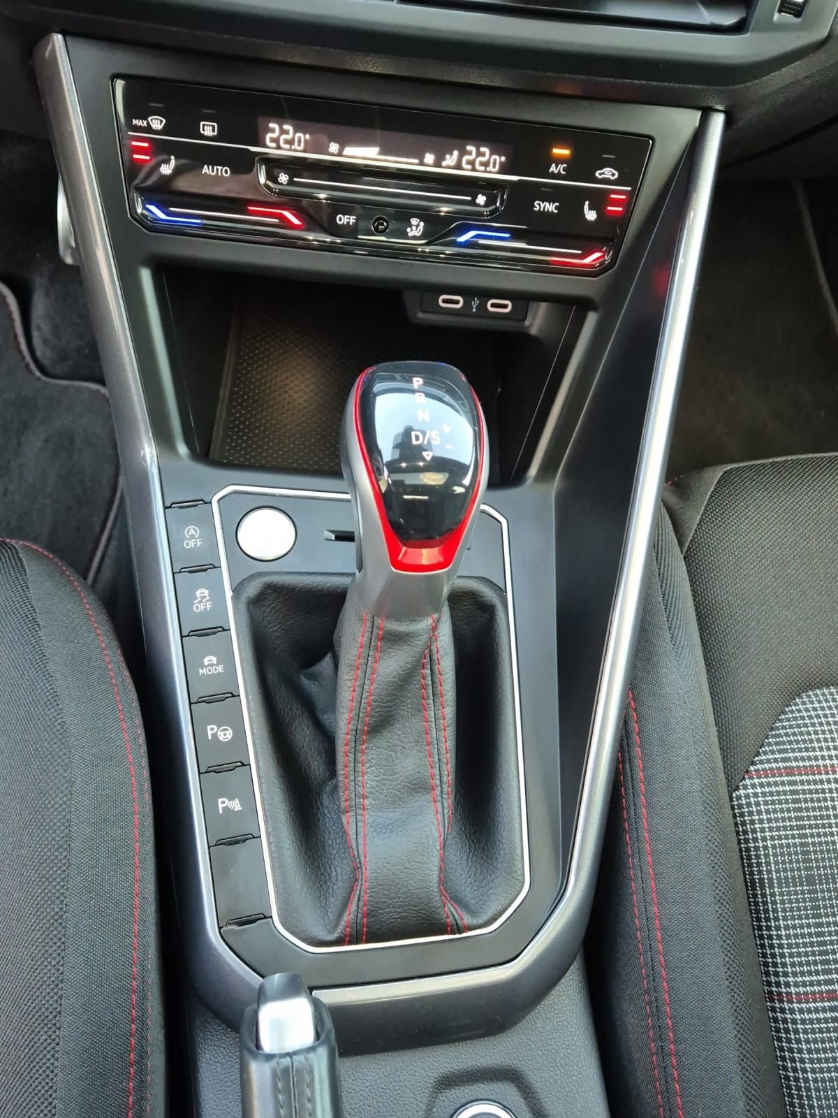 VW Polo 2.0 TSI GTI DSG-image-13