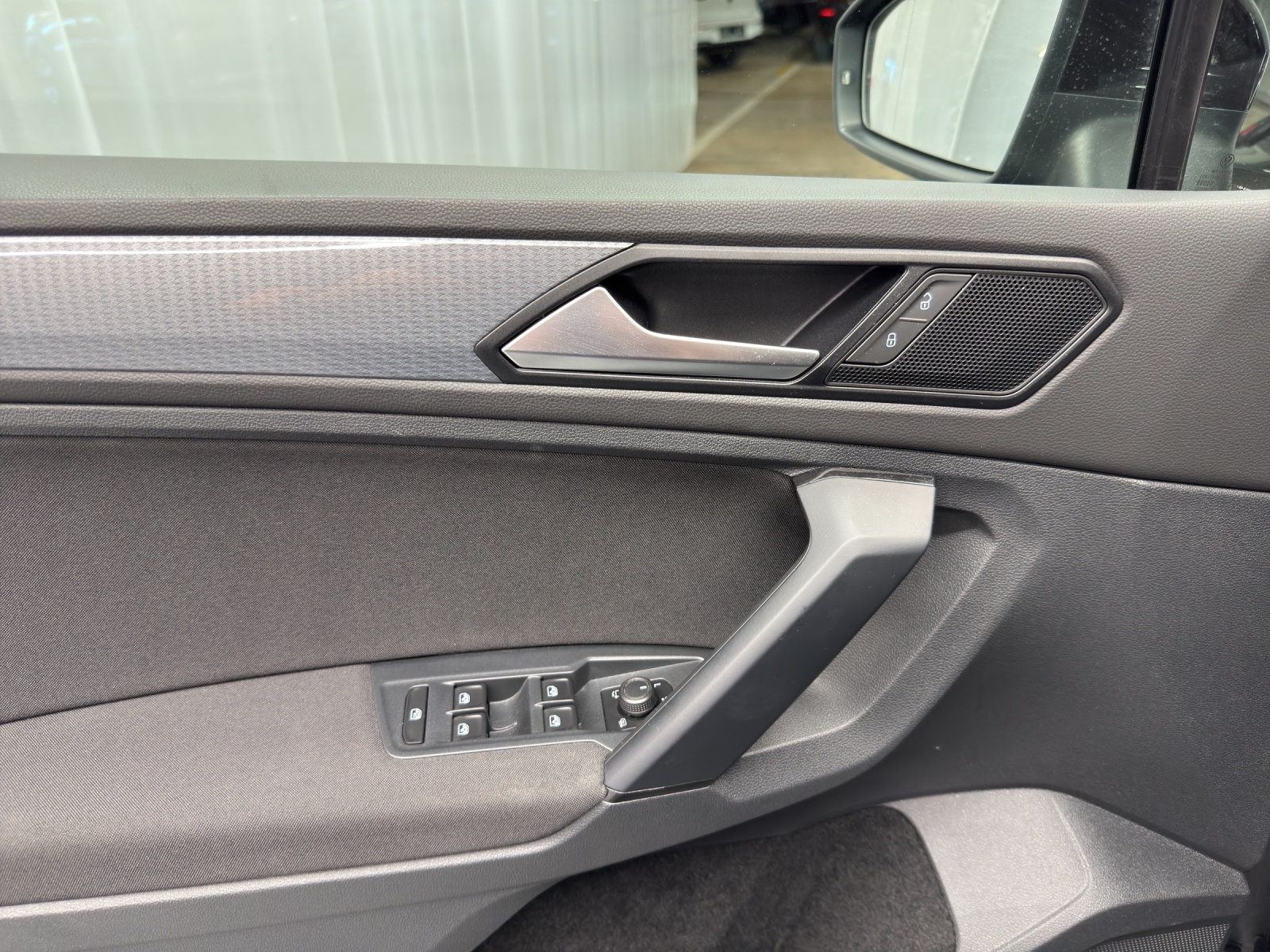 VW Tiguan 2.0 TDI SCR Life DSG-image-13
