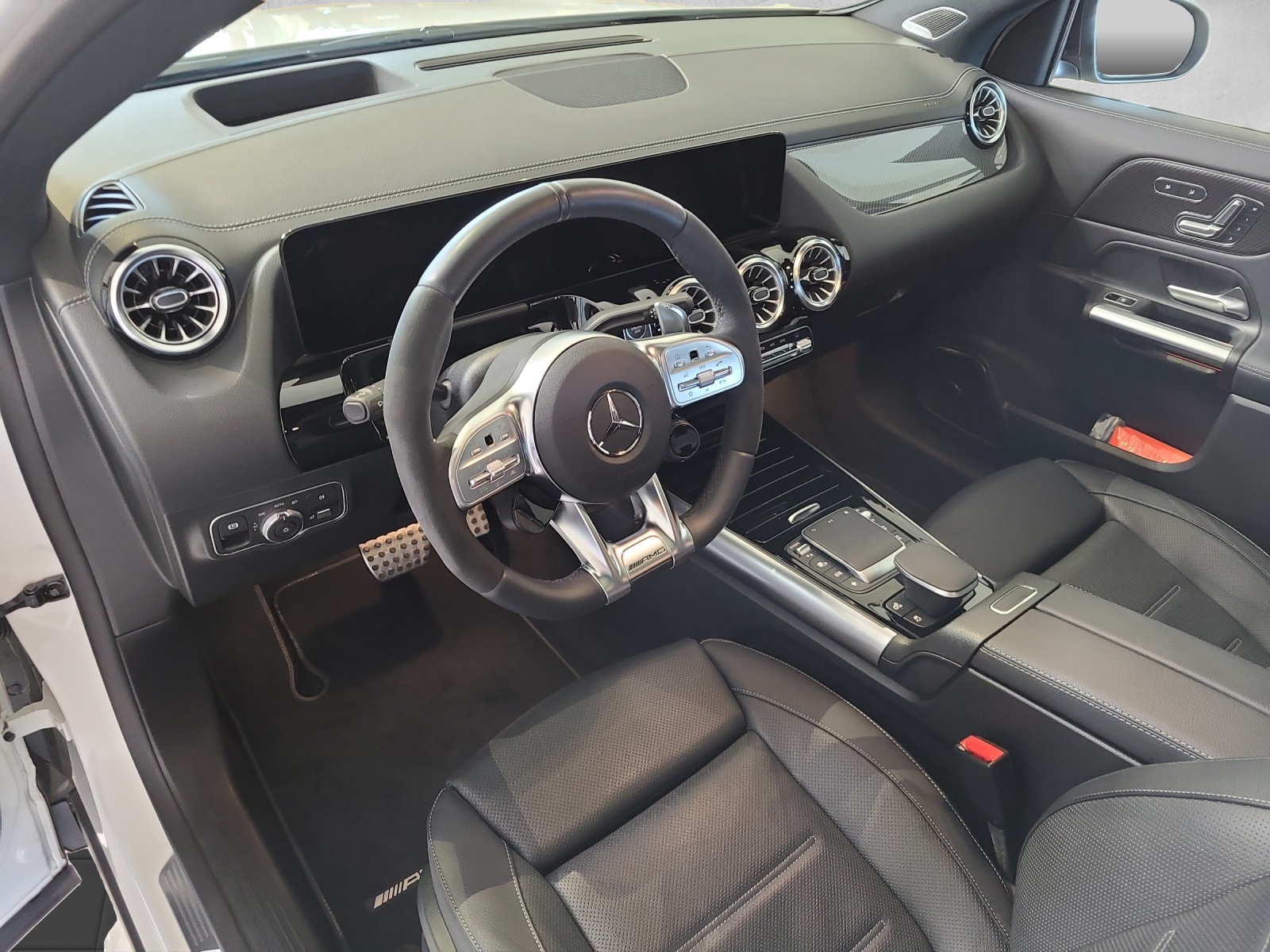 MERCEDES-BENZ GLA 35 AMG 4matic-image-12