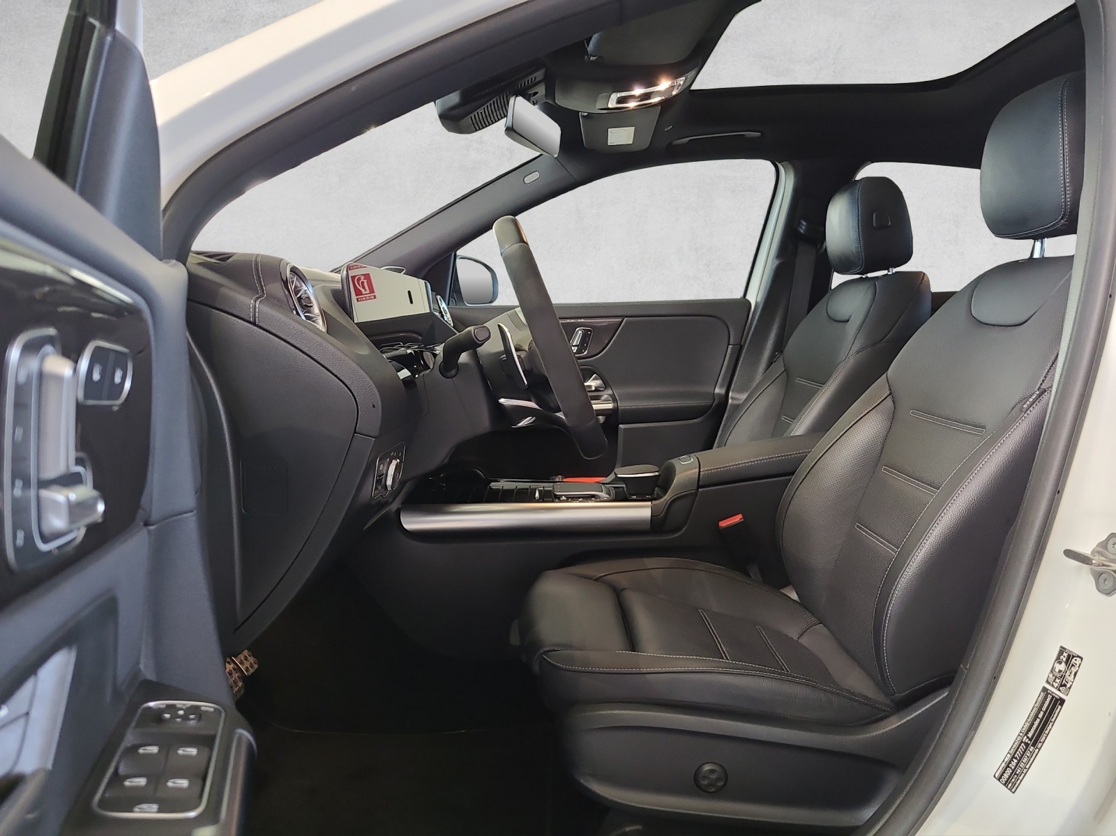 MERCEDES-BENZ GLA 35 AMG 4matic-image-13