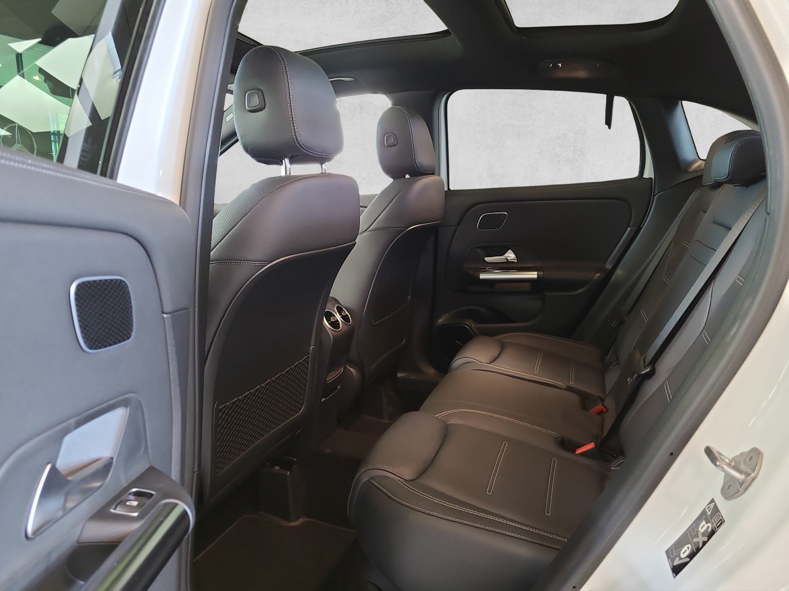 MERCEDES-BENZ GLA 35 AMG 4matic-image-2