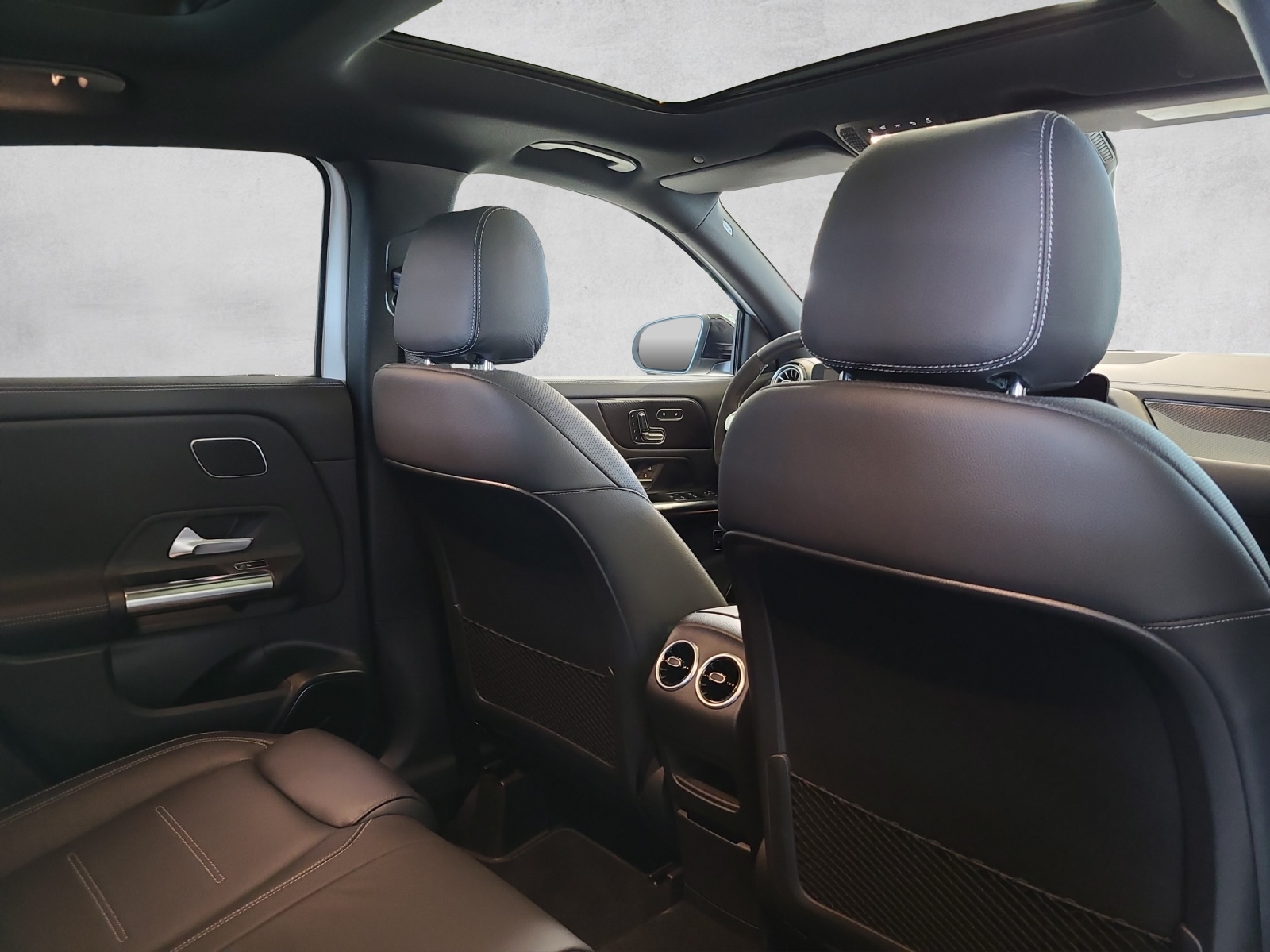 MERCEDES-BENZ GLA 35 AMG 4matic-image-6