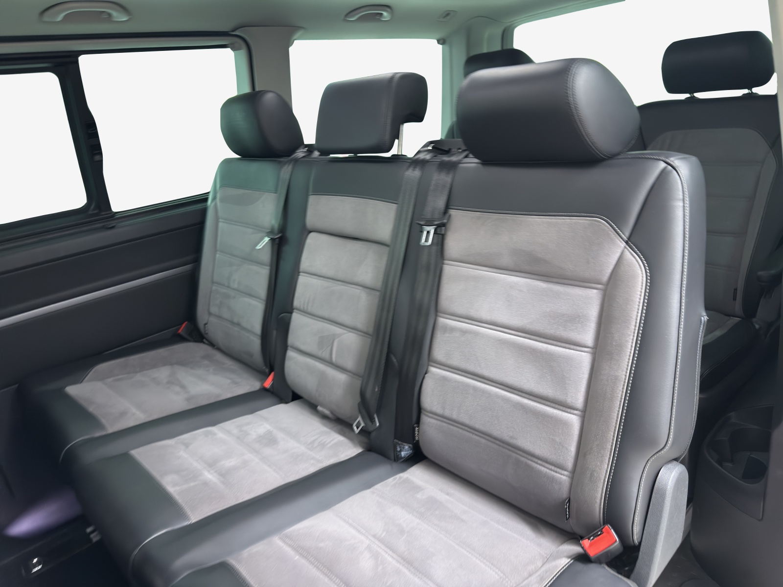 VW T6.1 Multivan 2.0 Bi-TDI Highline Liberty 4Mot. DSG-image-11