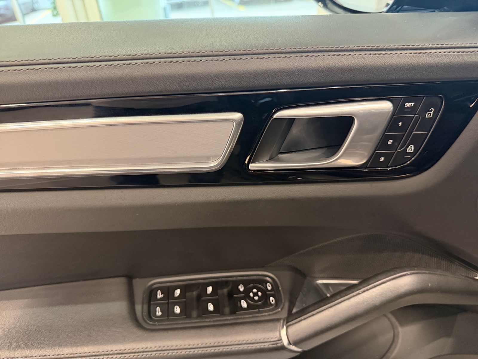 PORSCHE Cayenne Turbo Coupé-image-16