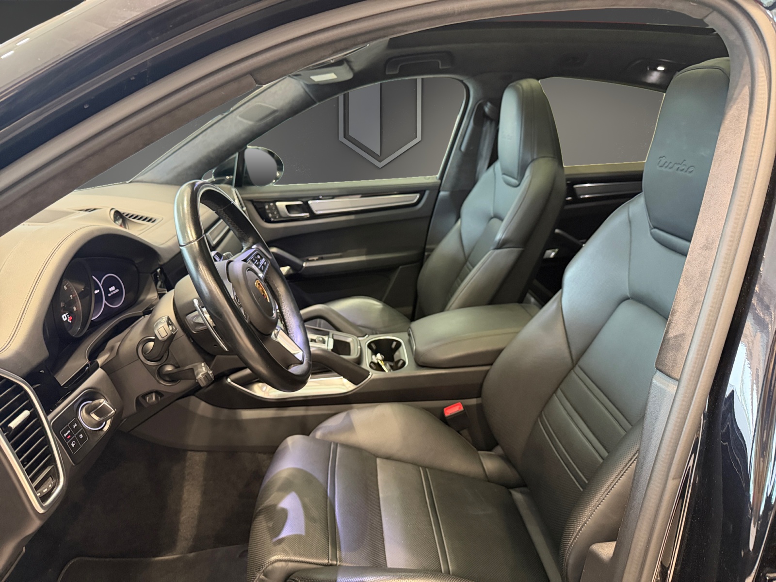 PORSCHE Cayenne Turbo Coupé-image-8