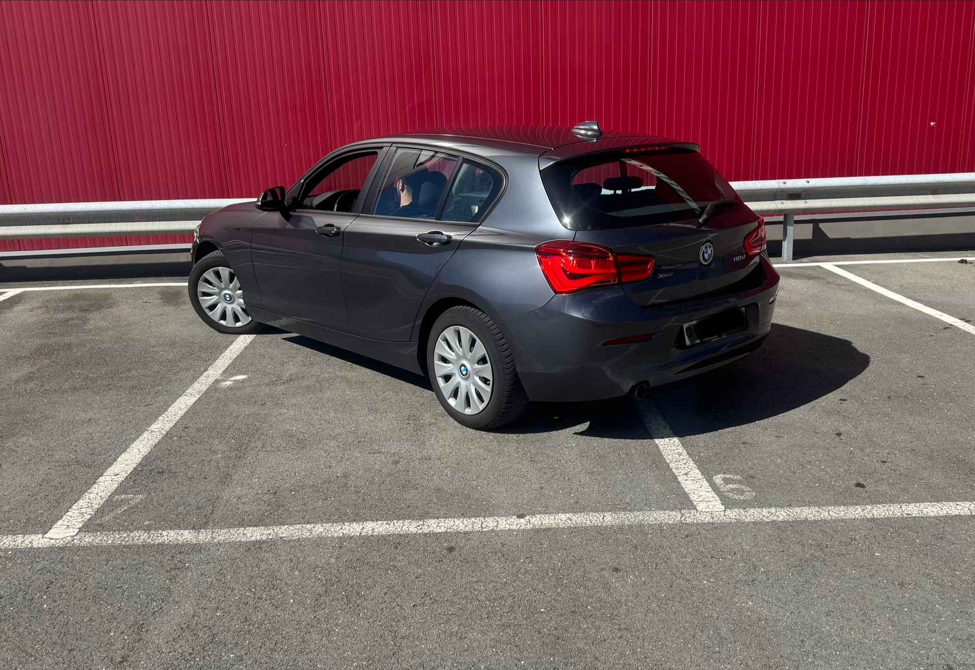 BMW 118d xDrive-image-2