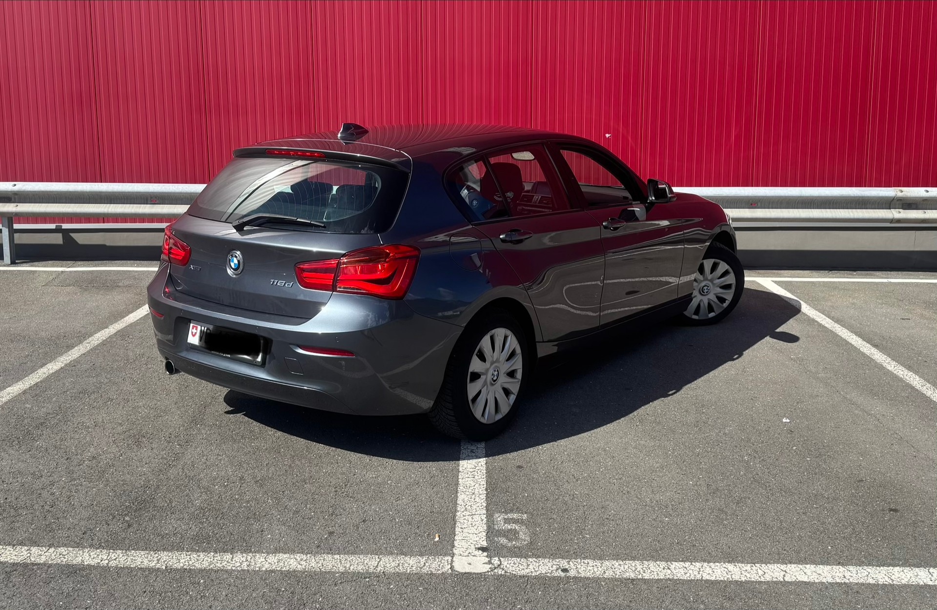 BMW 118d xDrive-image-1