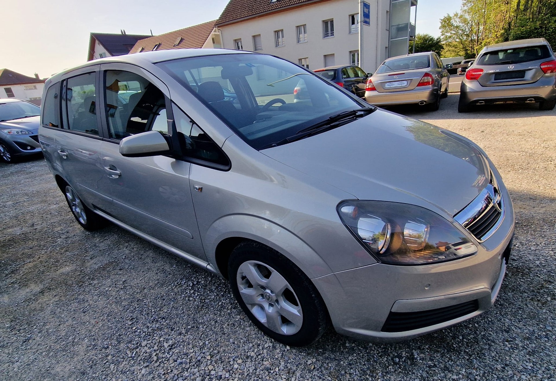 OPEL Zafira 1.9 CDTI Enjoy Automatic-image-0