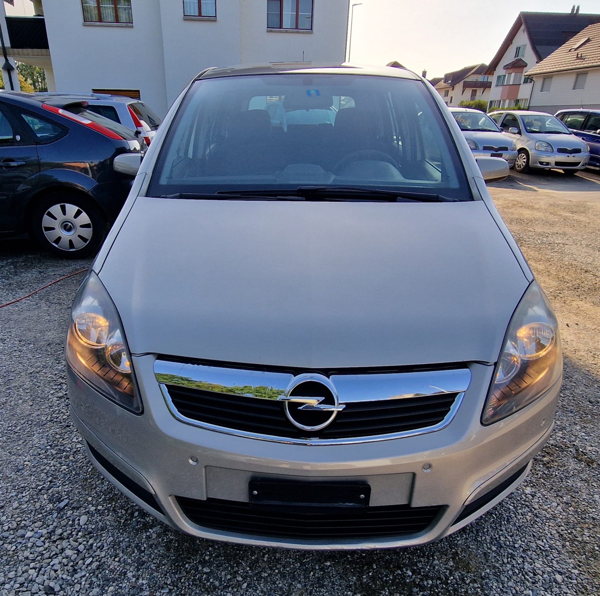 OPEL Zafira 1.9 CDTI Enjoy Automatic-image-1