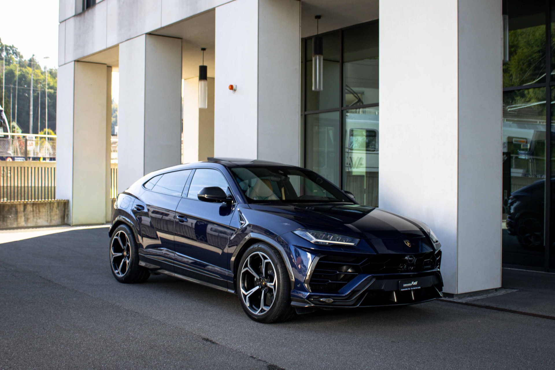 LAMBORGHINI Urus E-Gear-Carbon 'Blu Astraeus-Vollausst.'-image-4