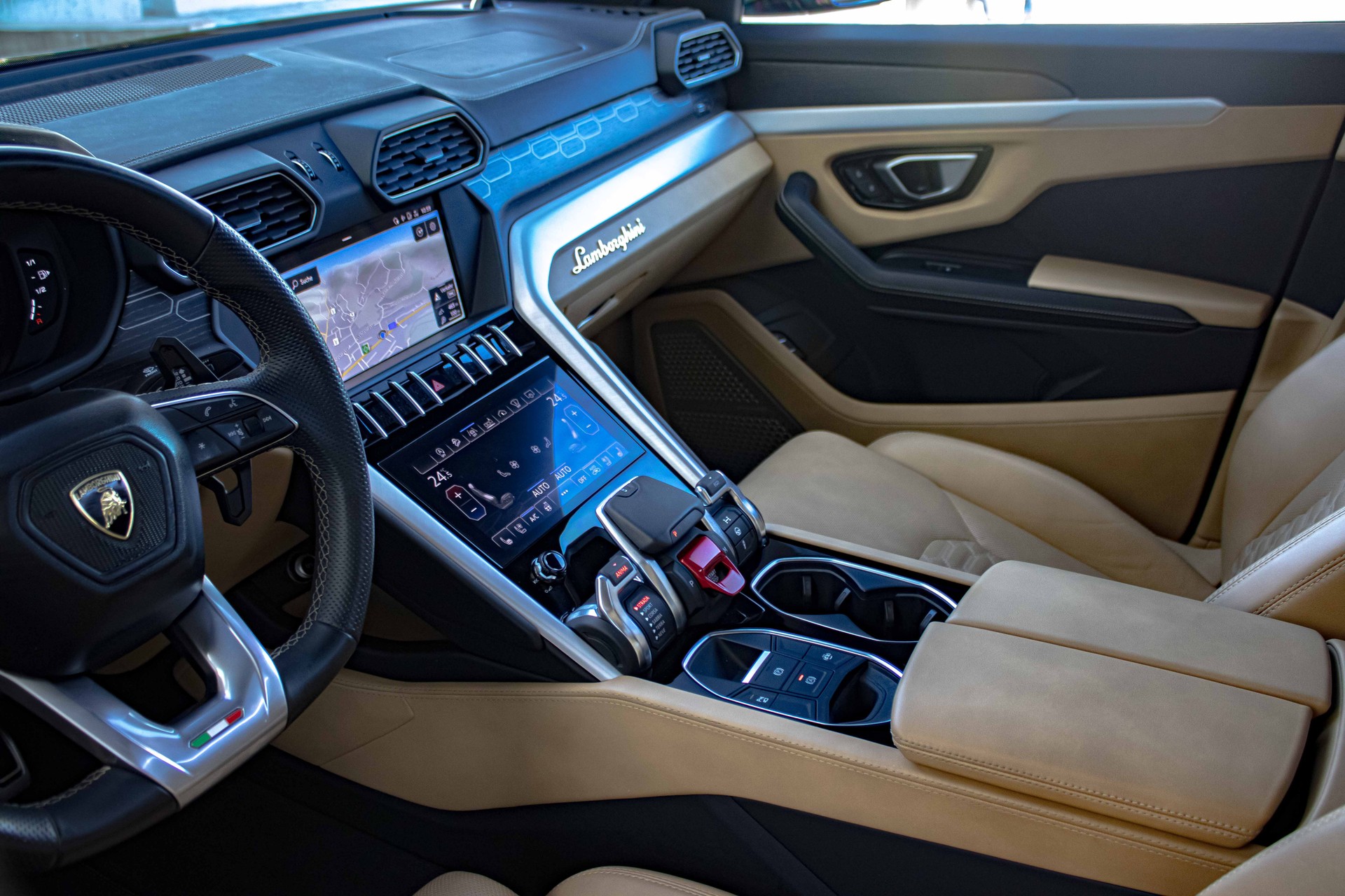 LAMBORGHINI Urus E-Gear-Carbon 'Blu Astraeus-Vollausst.'-image-10