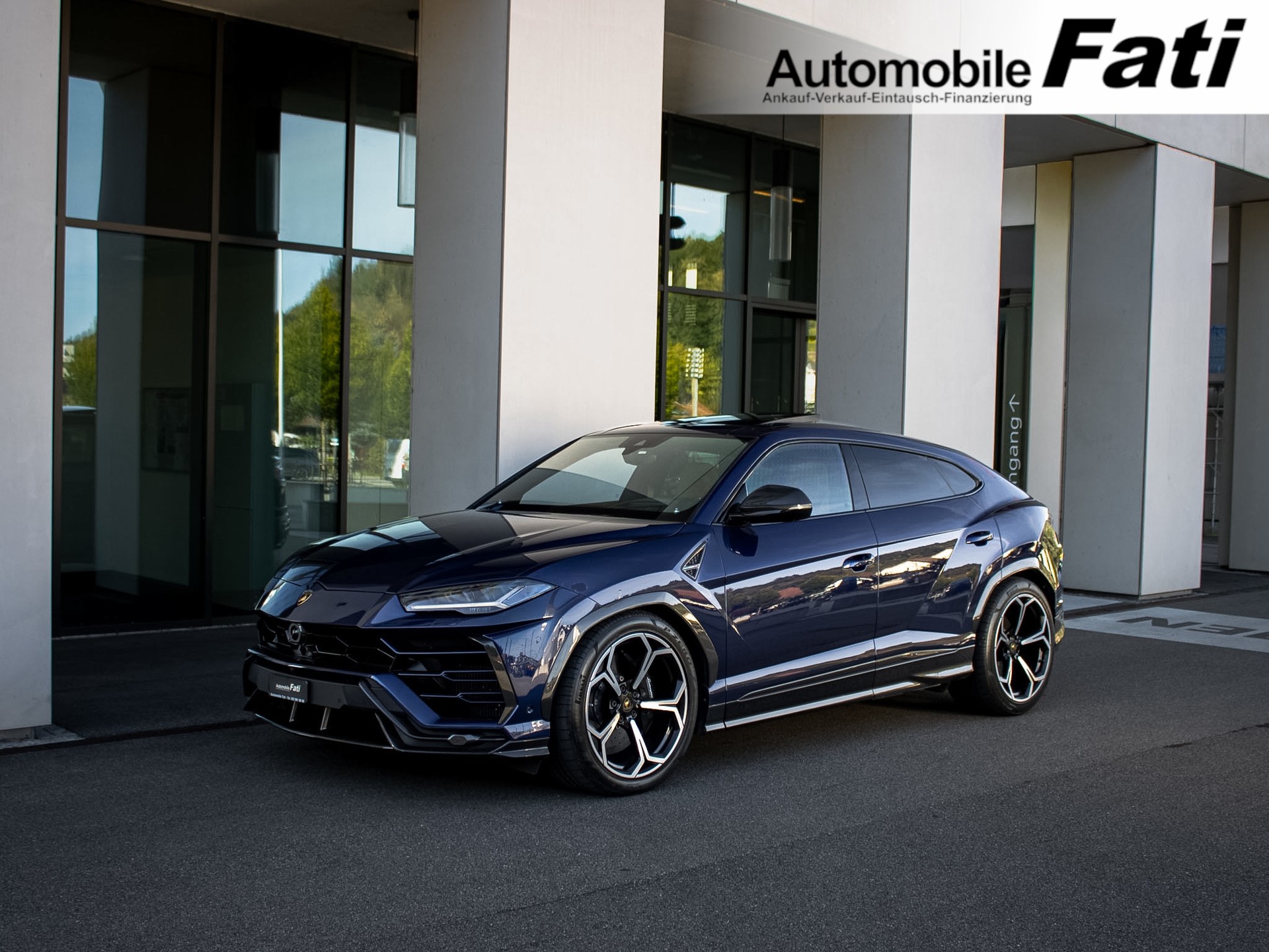 LAMBORGHINI Urus E-Gear-Carbon 'Blu Astraeus-Vollausst.'-image-0