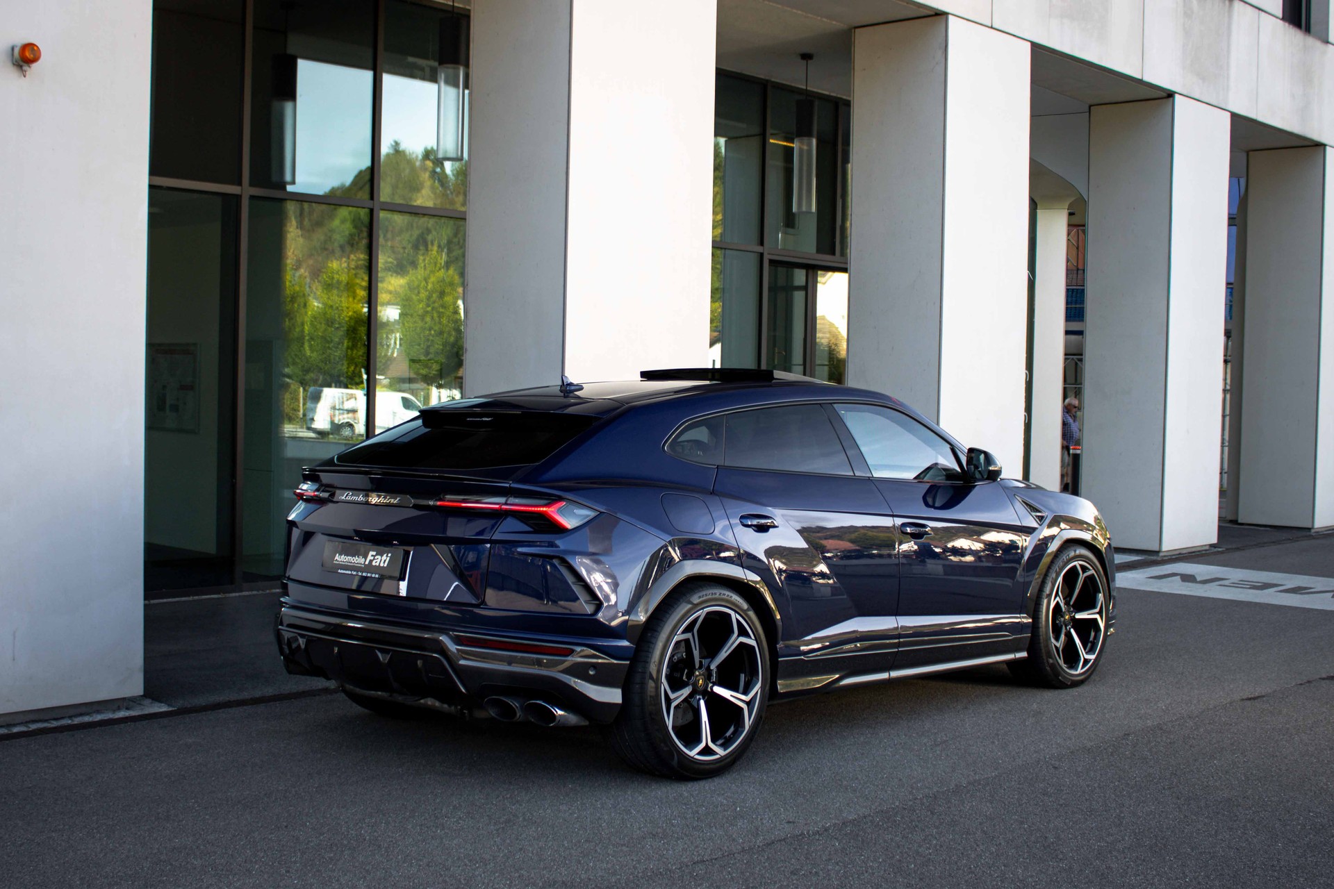 LAMBORGHINI Urus E-Gear-Carbon 'Blu Astraeus-Vollausst.'-image-6