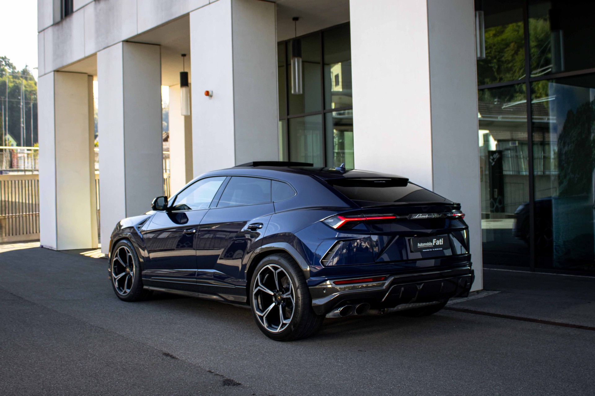 LAMBORGHINI Urus E-Gear-Carbon 'Blu Astraeus-Vollausst.'-image-1