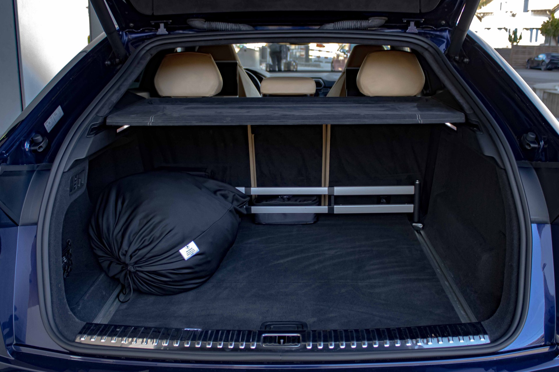LAMBORGHINI Urus E-Gear-Carbon 'Blu Astraeus-Vollausst.'-image-19
