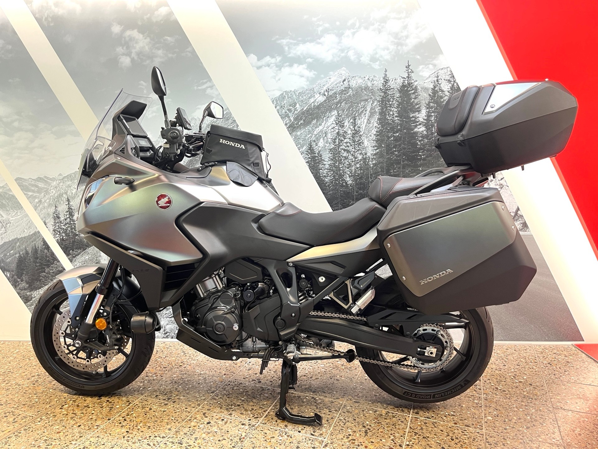 HONDA NT 1100 DCT-showroom-element-1