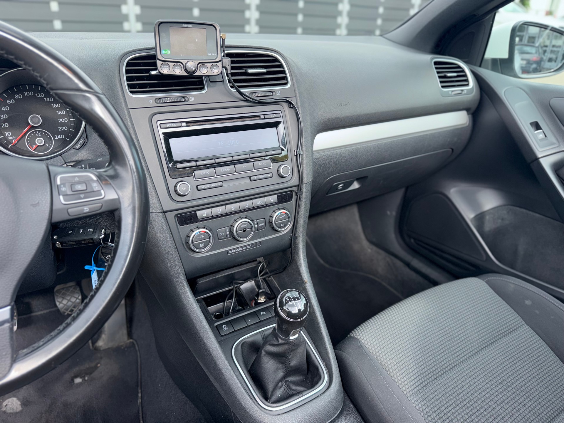 VW Golf Cabrio 1.2 TSI BMT day & night-image-12