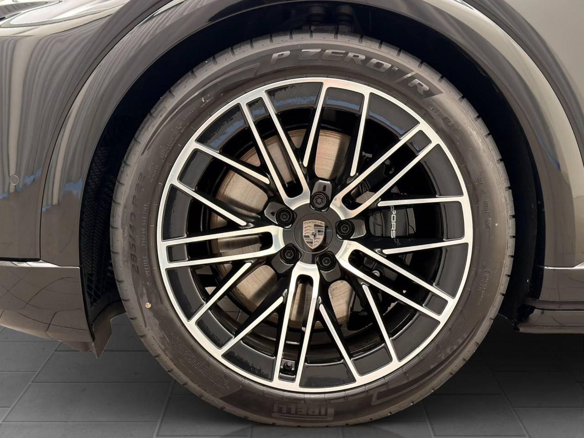 PORSCHE Cayenne Turbo Coupé Electric-image-10