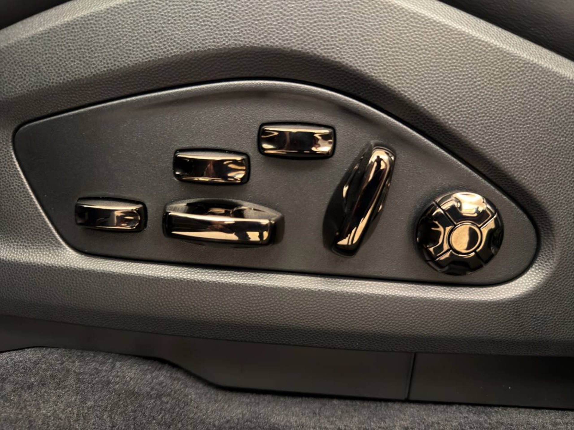 PORSCHE Cayenne Turbo Coupé Electric-image-24