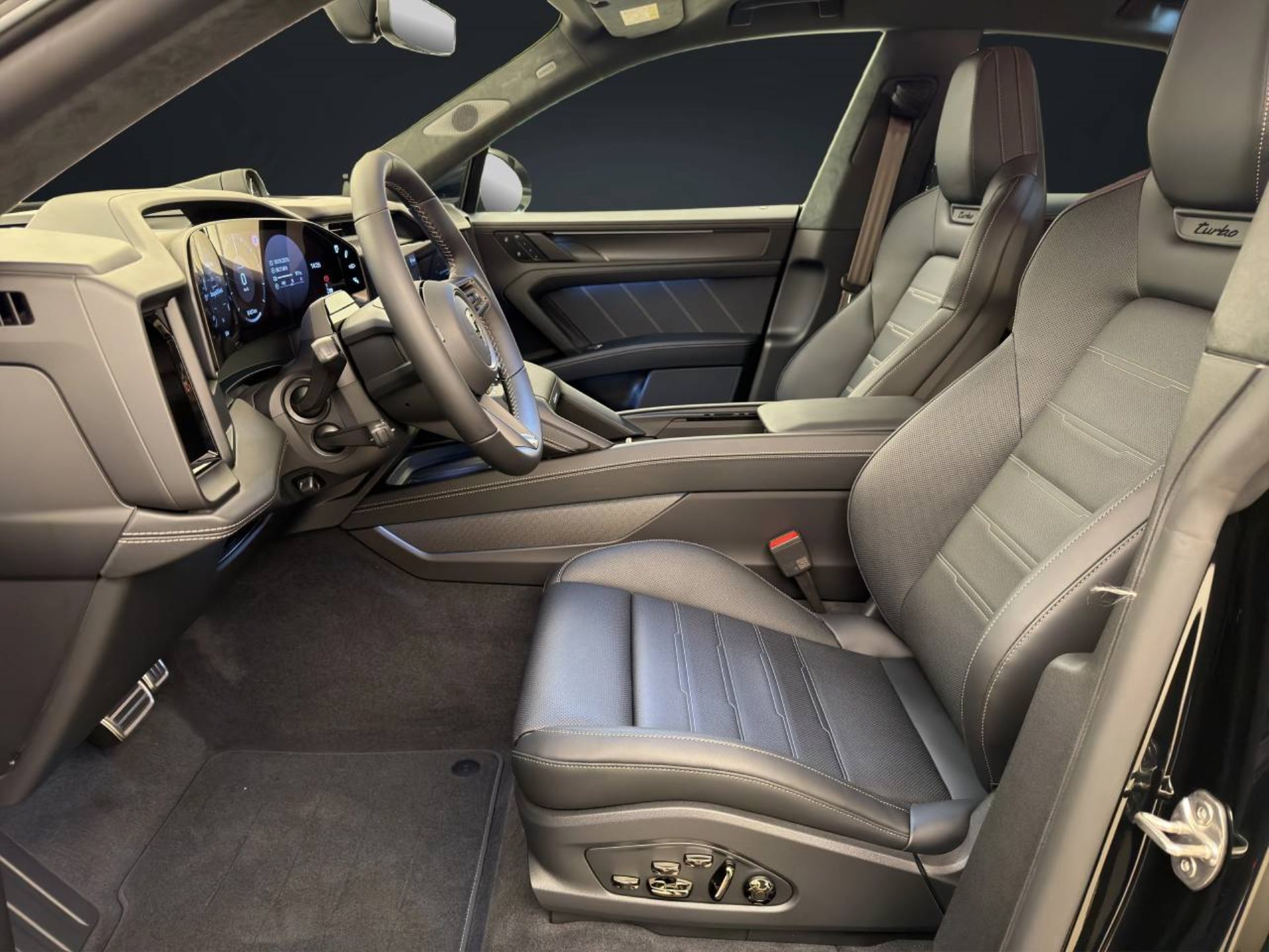 PORSCHE Cayenne Turbo Coupé Electric-image-4