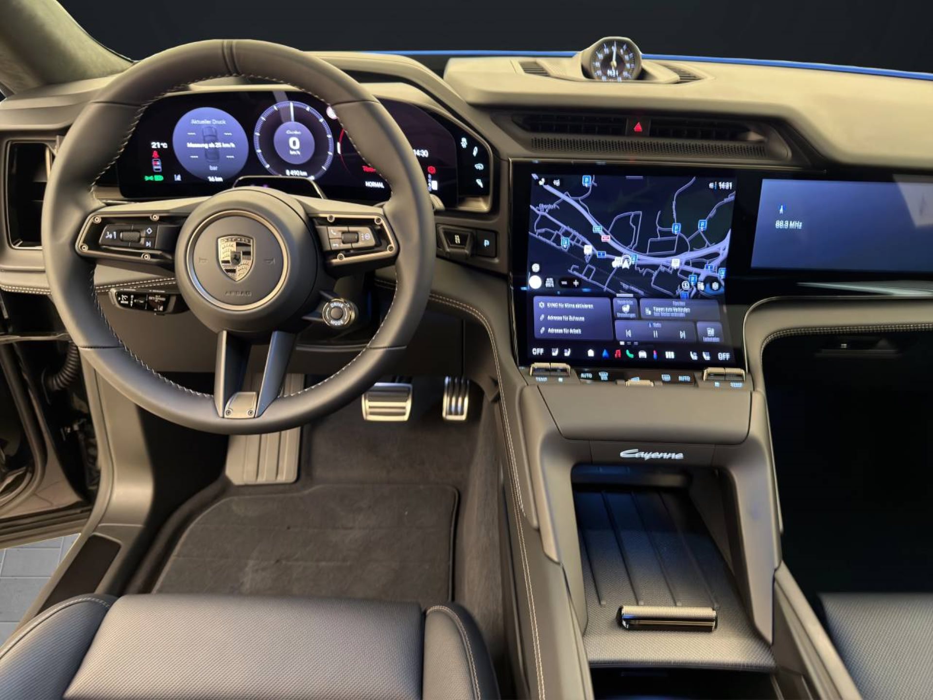 PORSCHE Cayenne Turbo Coupé Electric-image-17