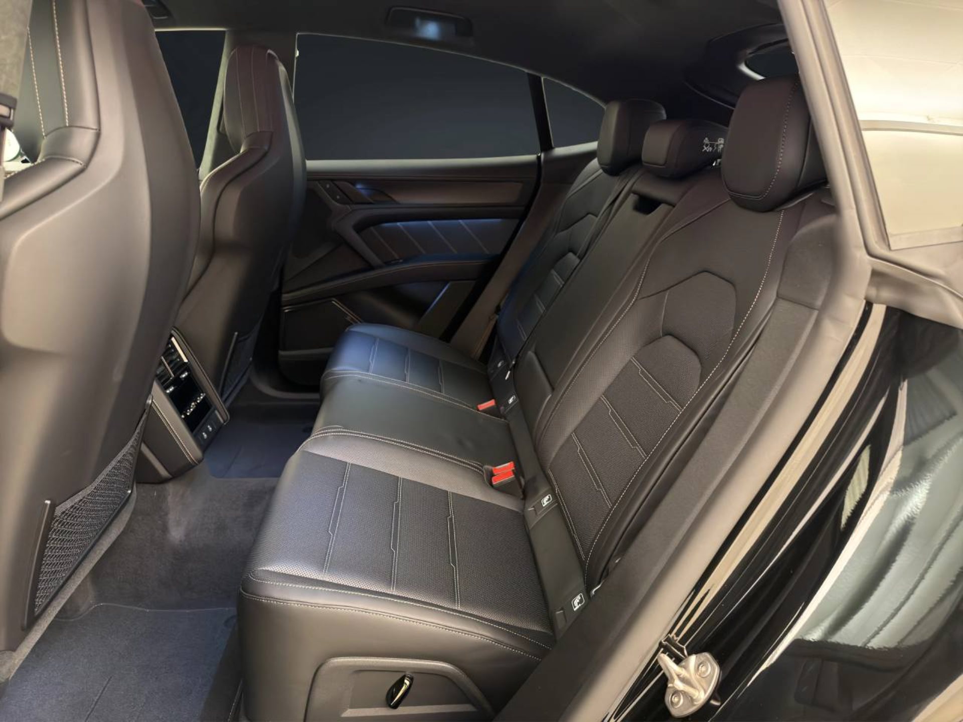 PORSCHE Cayenne Turbo Coupé Electric-image-14