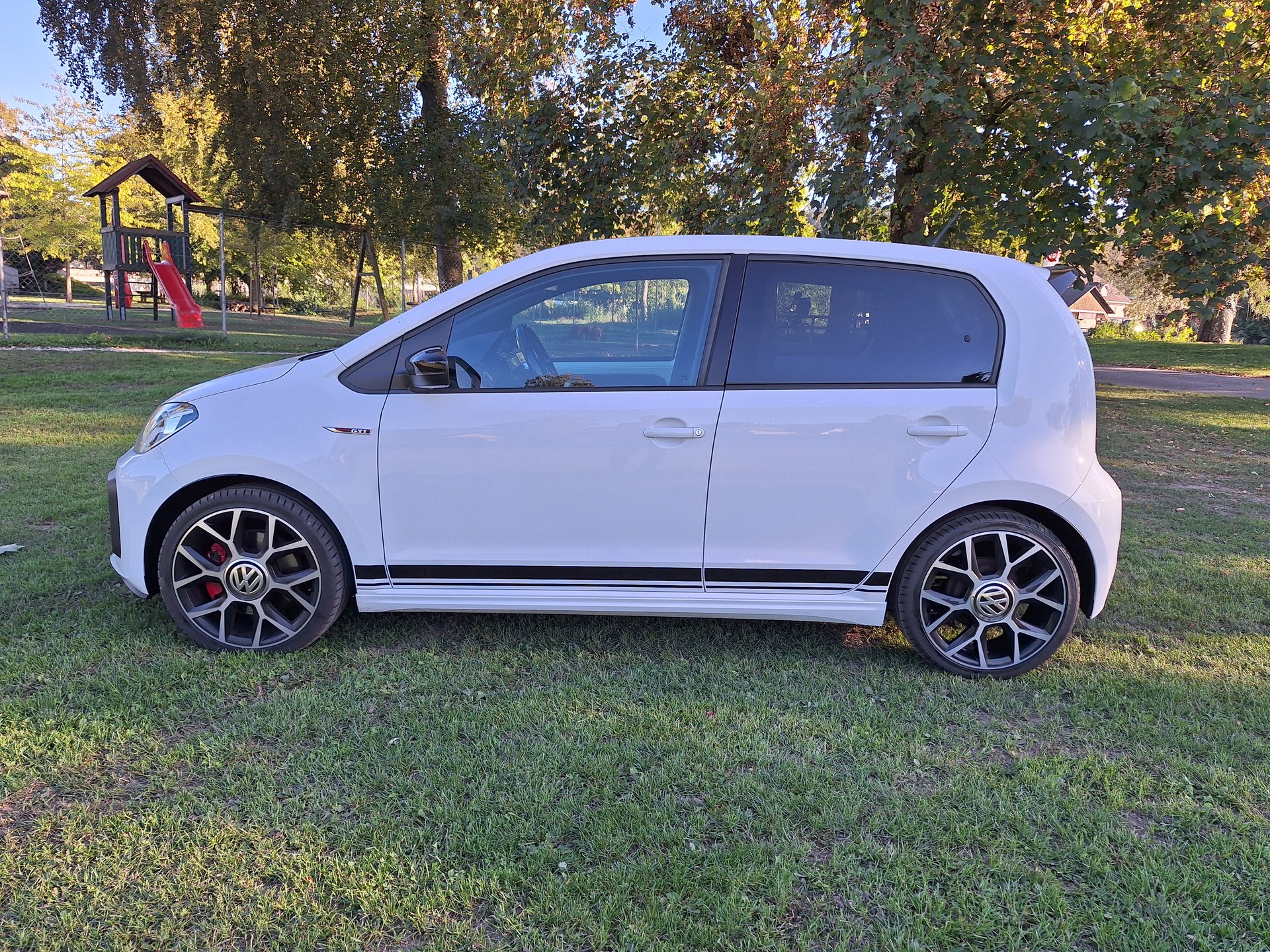 VW Up 1.0 TSI GTI-image-1